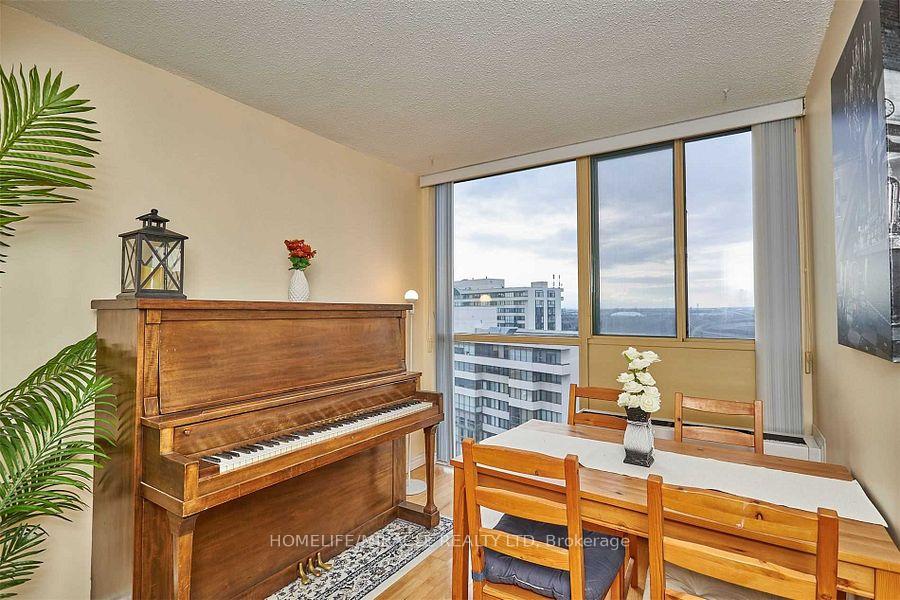 2 Bedrooms Condo at 41 Markbrook, Toronto For sale