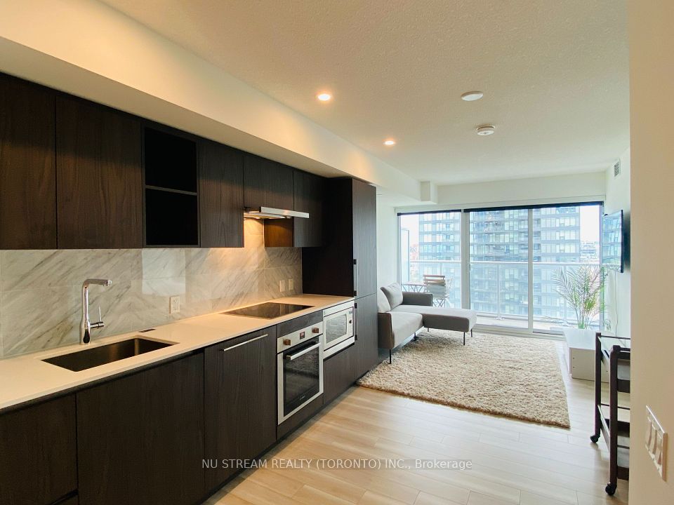 17 Bathurst