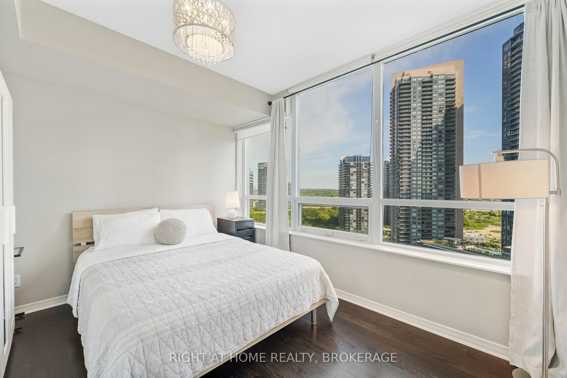 2 Bedrooms Condo at 15 Legion, Toronto For sale