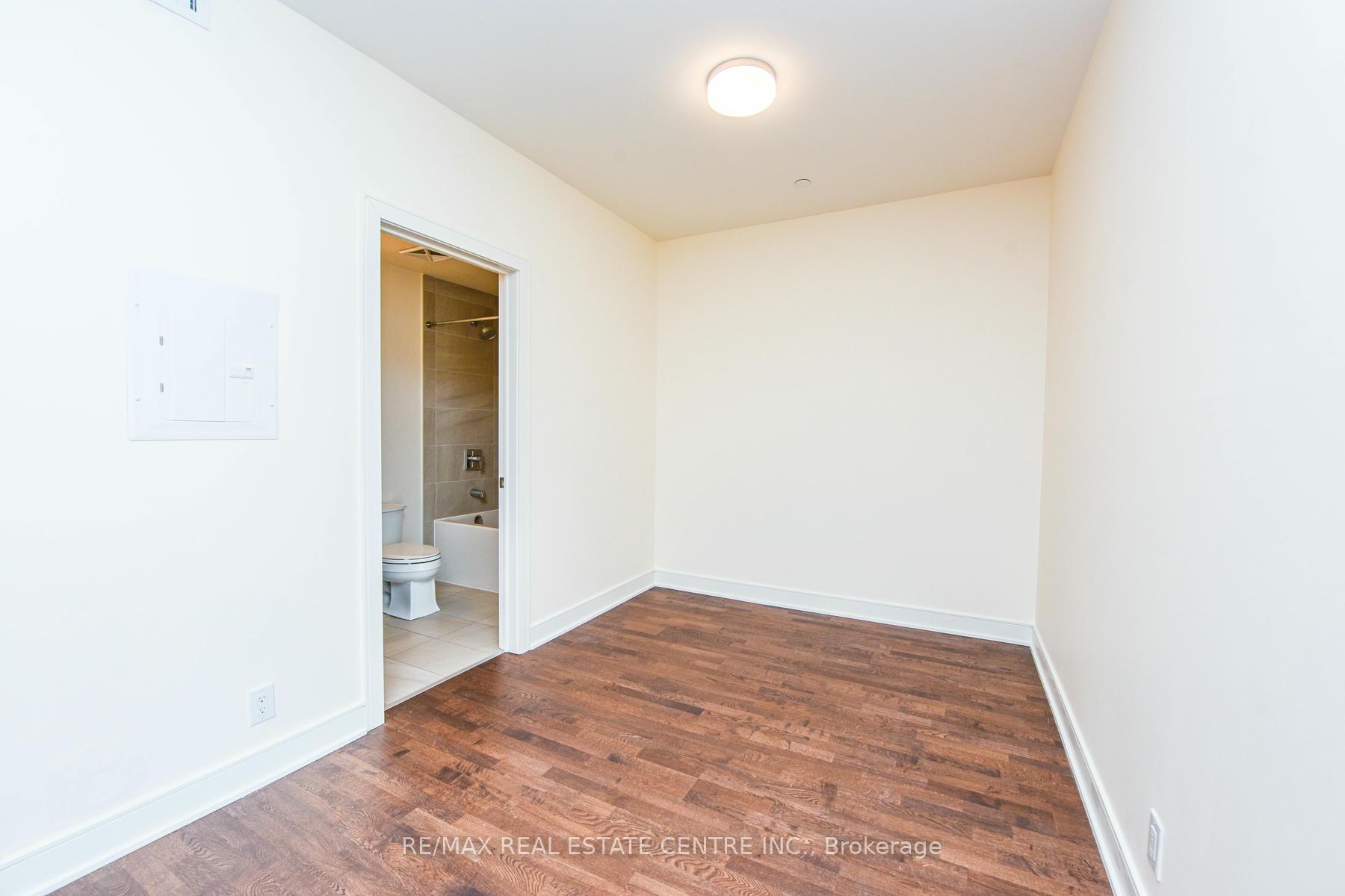2 Bedrooms Condo at 1575 Lakeshore,  Mississauga For sale