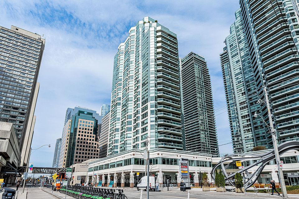 10 Queens Quay