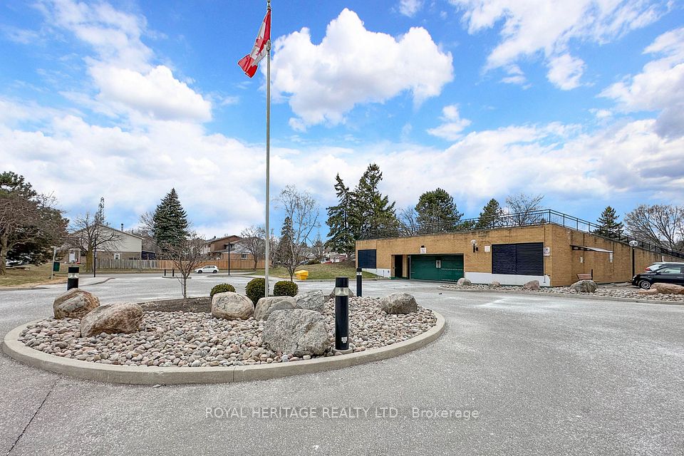 https://trreb-image.ampre.ca/HNS5hpbD1088P1unPhLRZetnvxOfGPhA9ltcZmwKjYA/rs:fit:960:960/wm:.5:so:0:50:.4/wmsh:10/wmt:PHNwYW4gZm9yZWdyb3VuZD0nd2hpdGUnIGZvbnQ9JzY4Jz5ST1lBTCBIRVJJVEFHRSBSRUFMVFkgTFRELiwgQnJva2VyYWdlPC9zcGFuPg/L3RycmViL2xpc3RpbmdzLzQwLzkyLzg2LzgzL3AvNTVhNWQwZTEtM2NmOC00ZTUwLTg1ZDctNGY3NGNiMmQyZjhiLmpwZWc.jpg