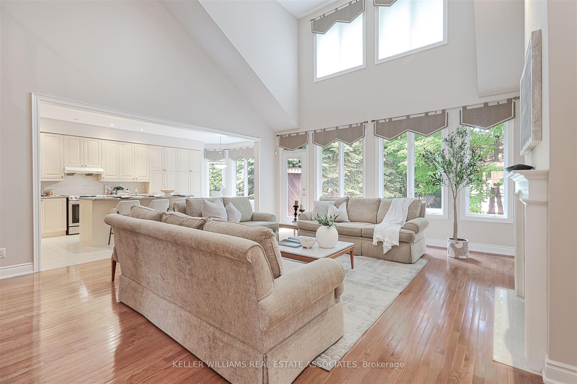 2 Bedrooms Condo at 726 Hidden Grove, Mississauga For sale