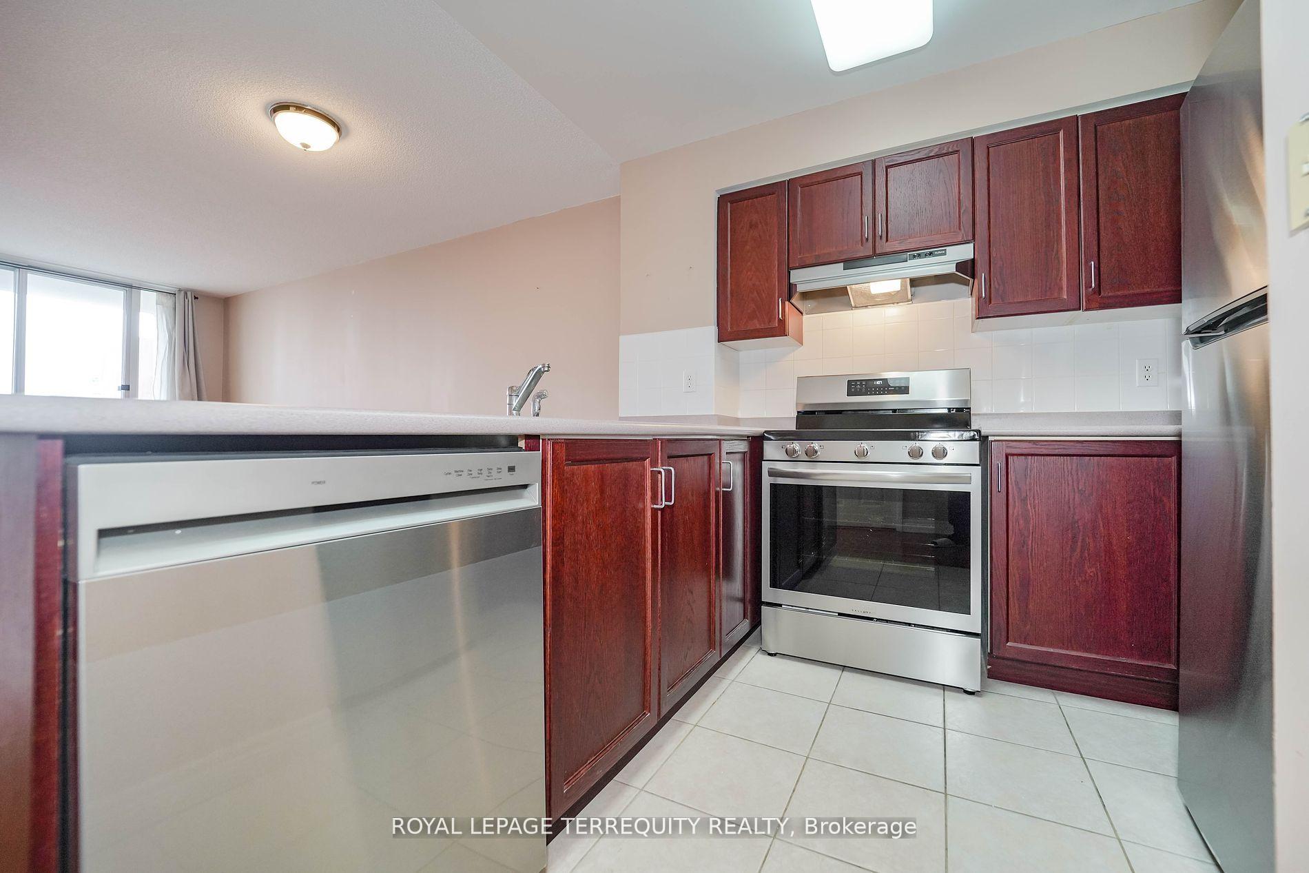 2 Bedrooms Condo at 43 Eglinton, Toronto For sale
