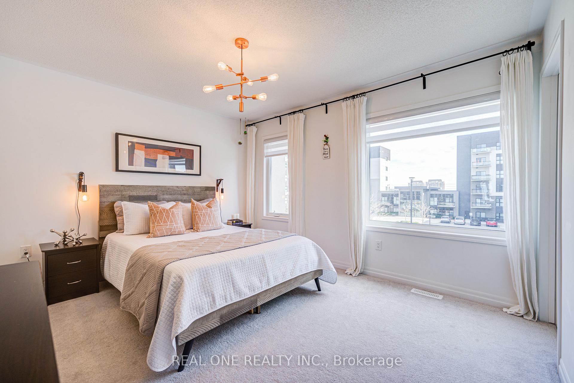 4 Bedrooms Condo at 91 Grovewood Common, Oakville For sale