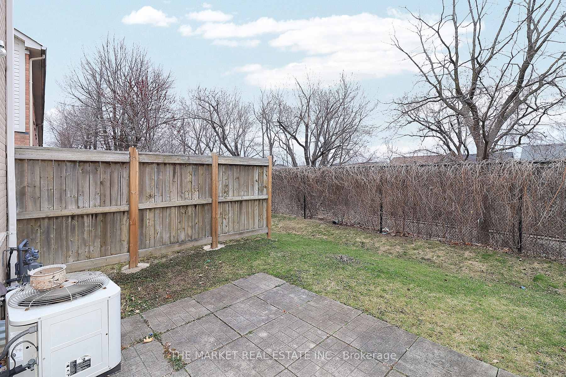 3 Bedrooms Condo at 7190 Atwood, Mississauga For sale