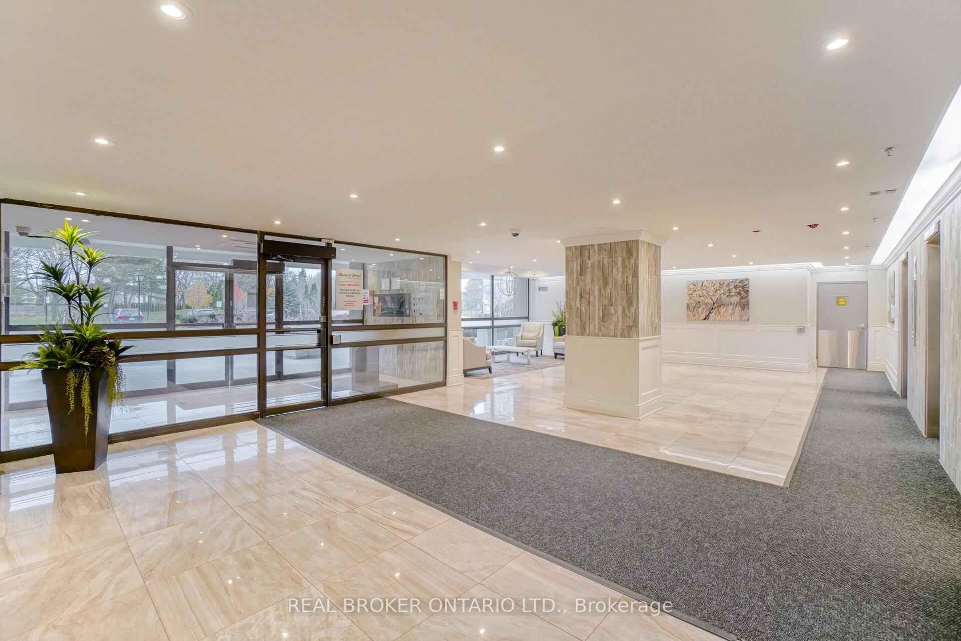 3 Bedrooms Condo at 475 The West Mall, Toronto For sale