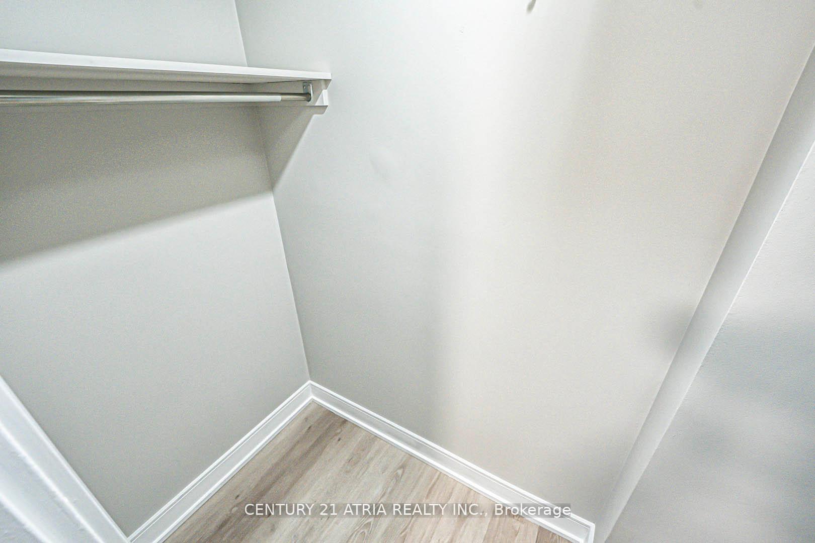 2 Bedrooms Condo at 350 Webb, Mississauga For sale