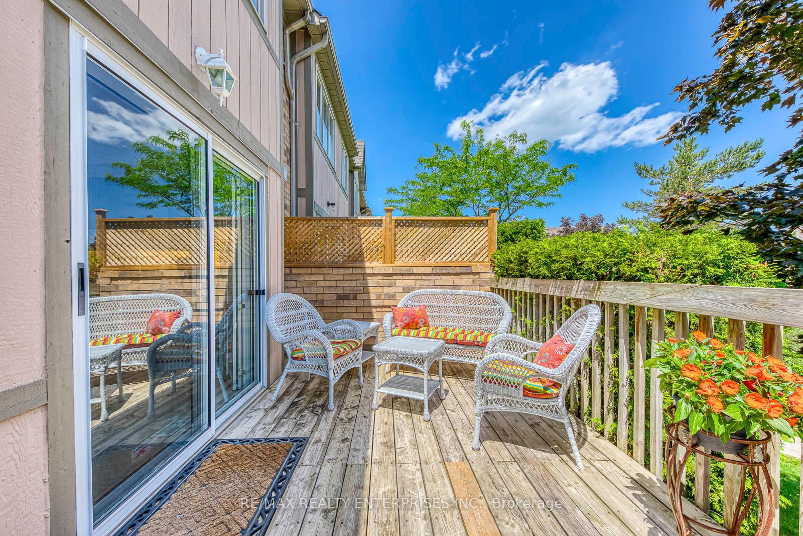 3 Bedrooms Condo at 5658 Glen Erin, Mississauga For sale