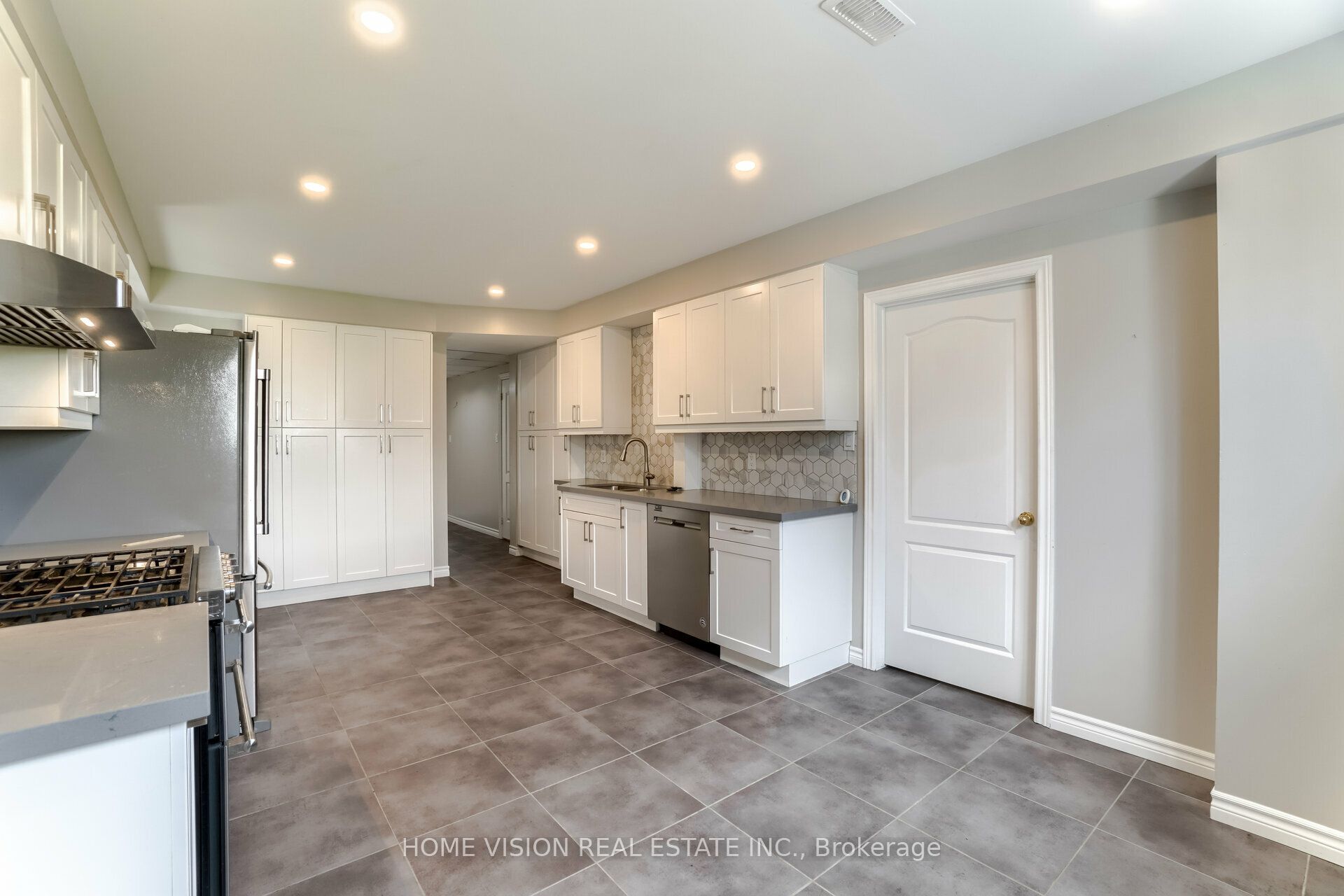1433 Springwater Crescent E, #Lower Unit