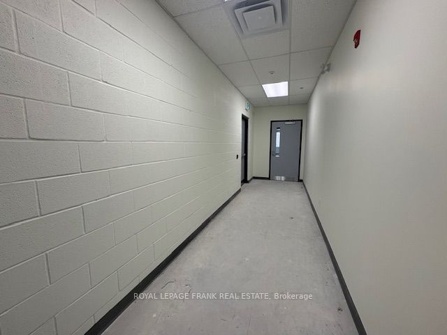 https://trreb-image.ampre.ca/HO_X-RRz08_G4gpNaZSrwjiCkHBosr7iwg74sH5Vr3s/rs:fit:960:960/wm:.5:so:0:50:.4/wmsh:10/wmt:PHNwYW4gZm9yZWdyb3VuZD0nd2hpdGUnIGZvbnQ9JzY4Jz5ST1lBTCBMRVBBR0UgRlJBTksgUkVBTCBFU1RBVEUsIEJyb2tlcmFnZTwvc3Bhbj4/cb:20250120172846/L3RycmViL2xpc3RpbmdzLzMzLzQ3LzAwLzA4L3AvMjlkNGJhMjktMWJhMy00NzljLWIyMDctZGMwODRkZDcyY2MxLmpwZw.jpg