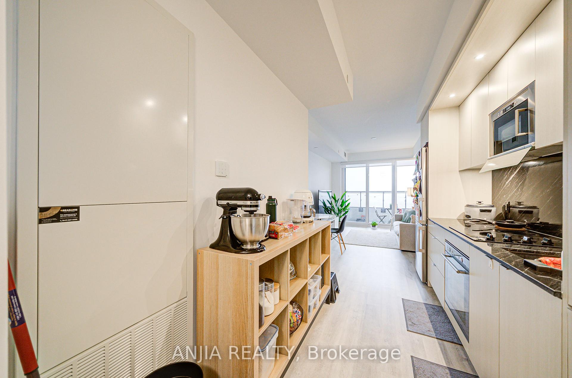 2 Bedrooms Condo at 30 Inn On The Park, Toronto For sale