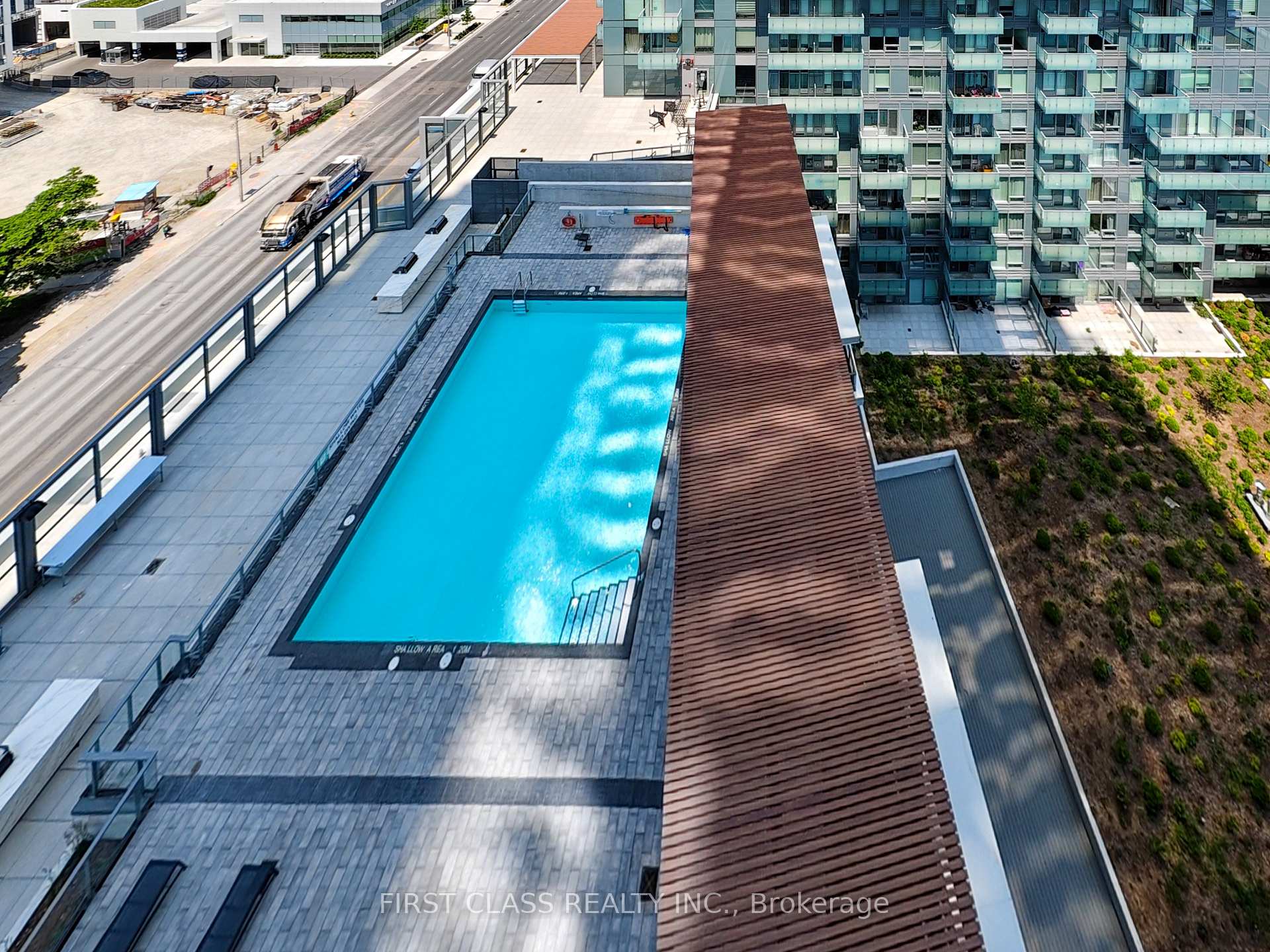 2 Bedrooms Condo at 8 Olympic Garden, Toronto For sale
