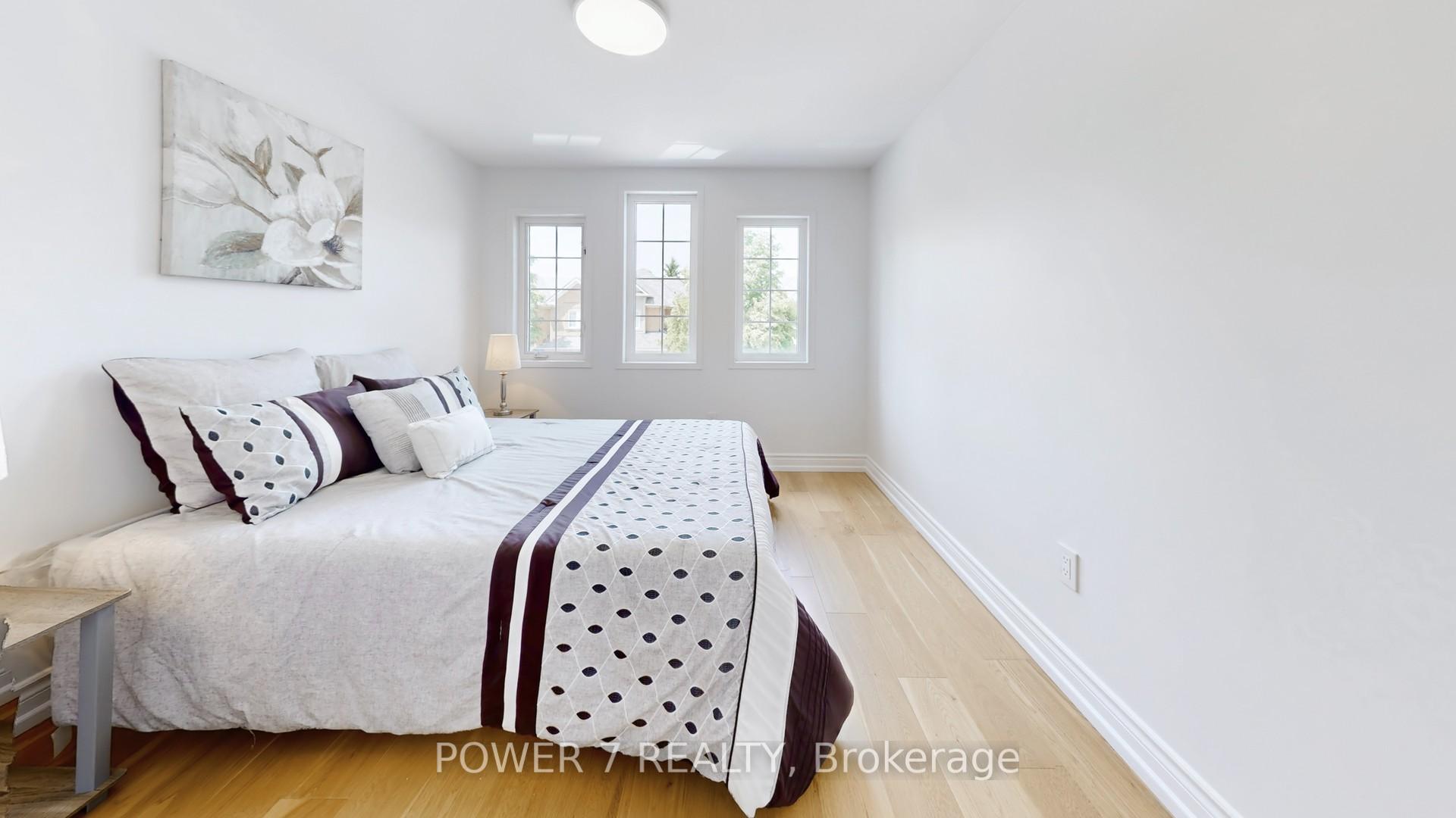 3 Bedrooms Condo at 2665 Thomas, Mississauga For sale