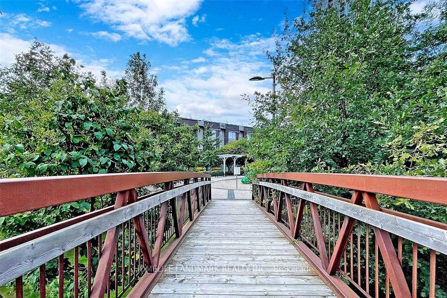 2 Bedrooms Condo at 255 Village Green,  Toronto For sale