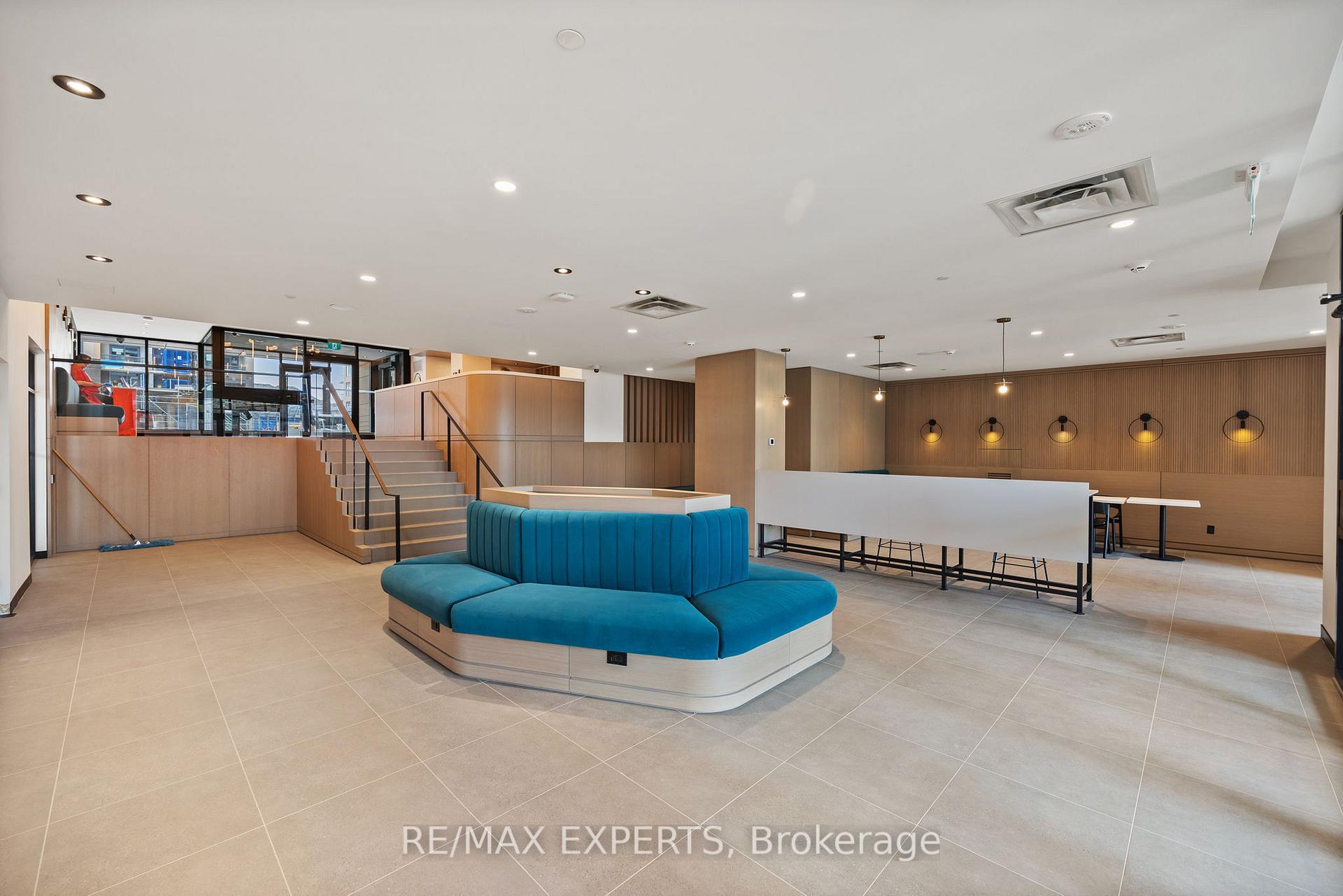 2 Bedrooms Condo at 7950 Bathurst, Vaughan For sale