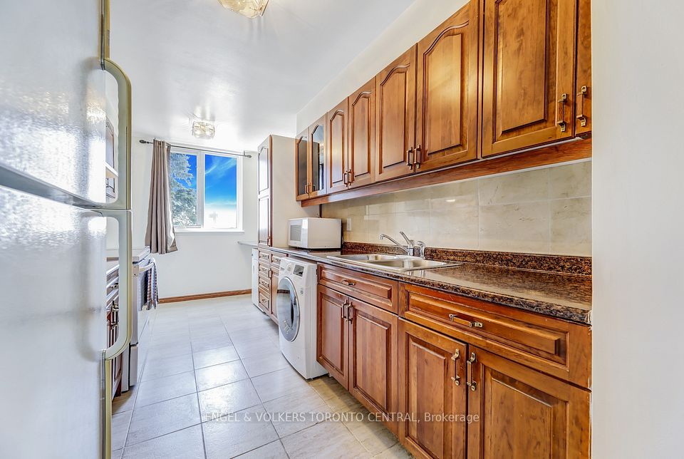 Eat In Kitchen
