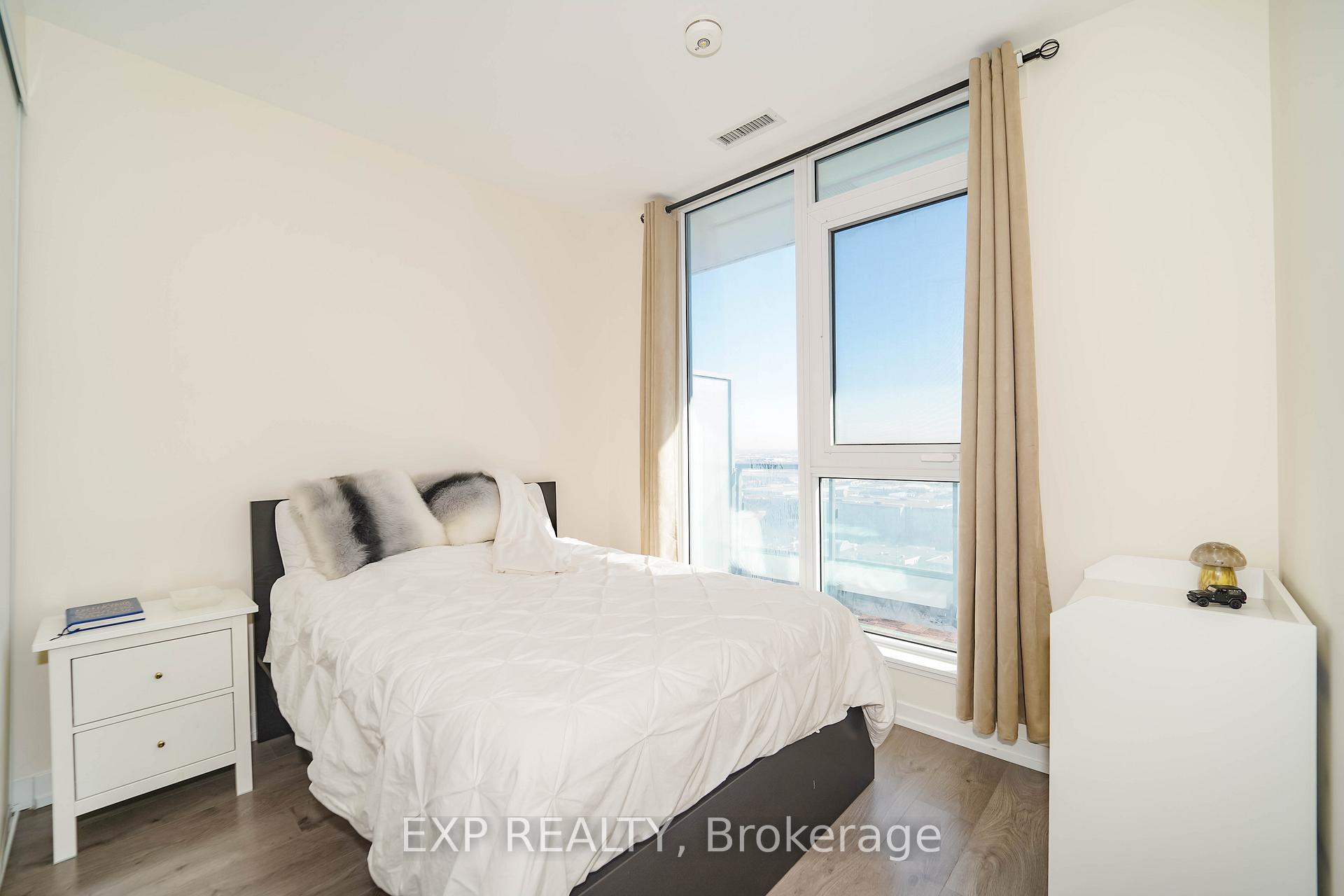 2 Bedrooms Condo at 950 Portage,  Vaughan For sale