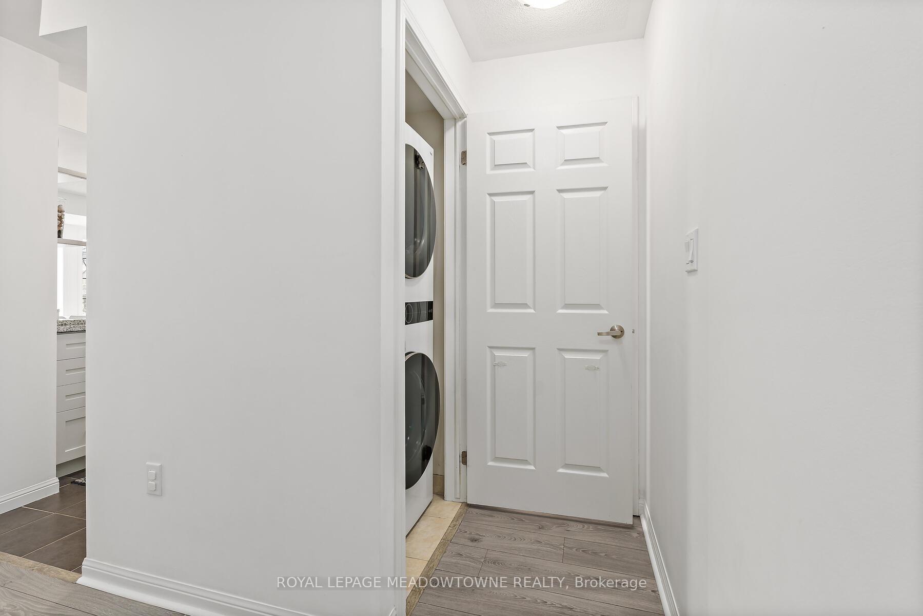2 Bedrooms Condo at 2614 Dashwood, Oakville For sale