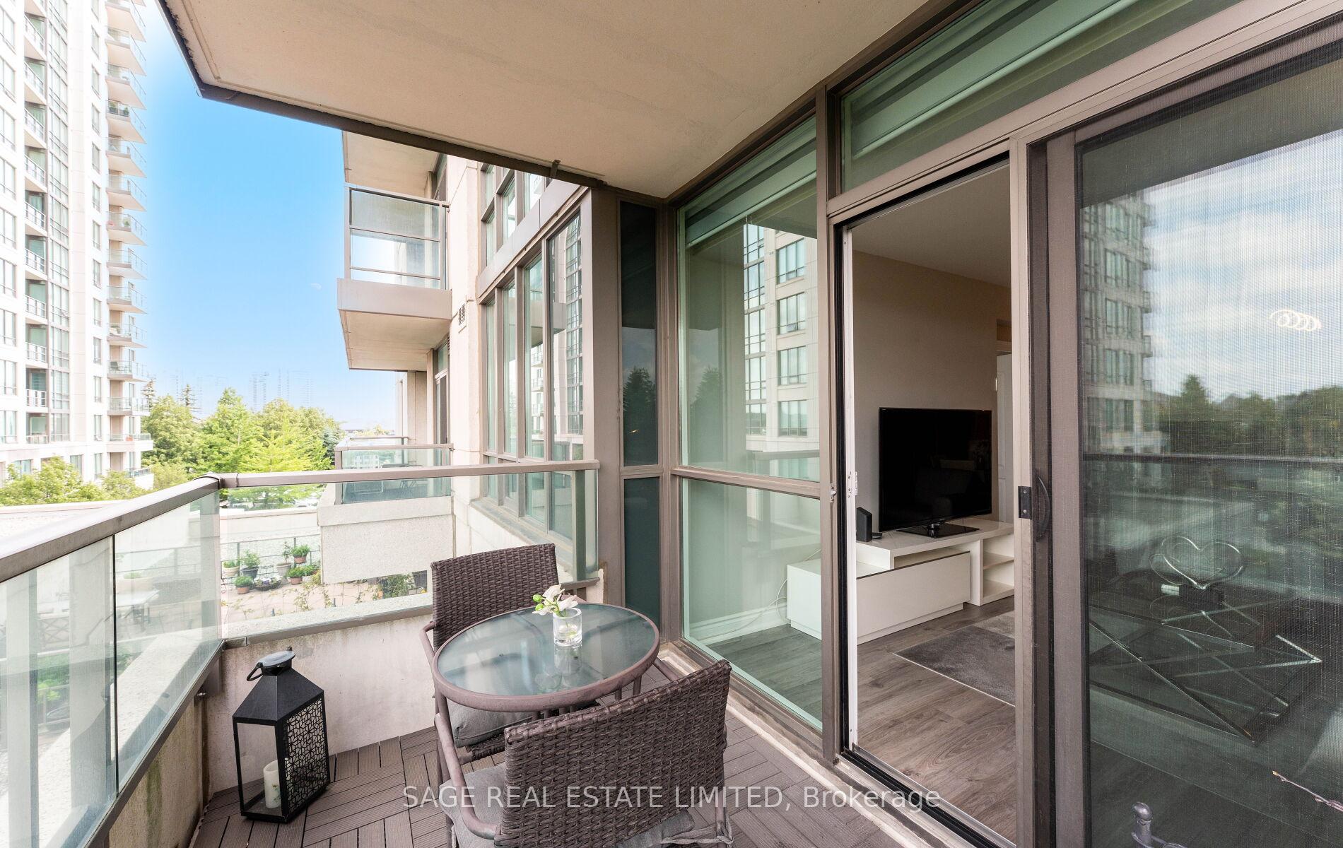 2 Bedrooms Condo at 88 Promenade, Vaughan For sale