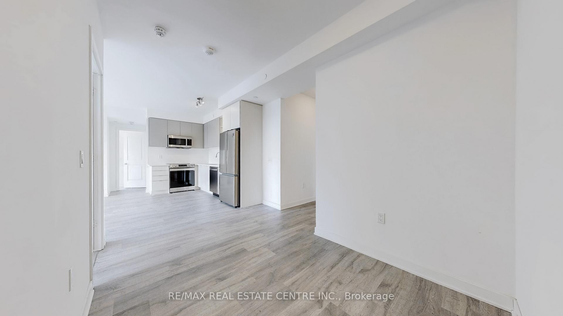 3 Bedrooms Condo at 4655 Metcalfe,  Mississauga For sale