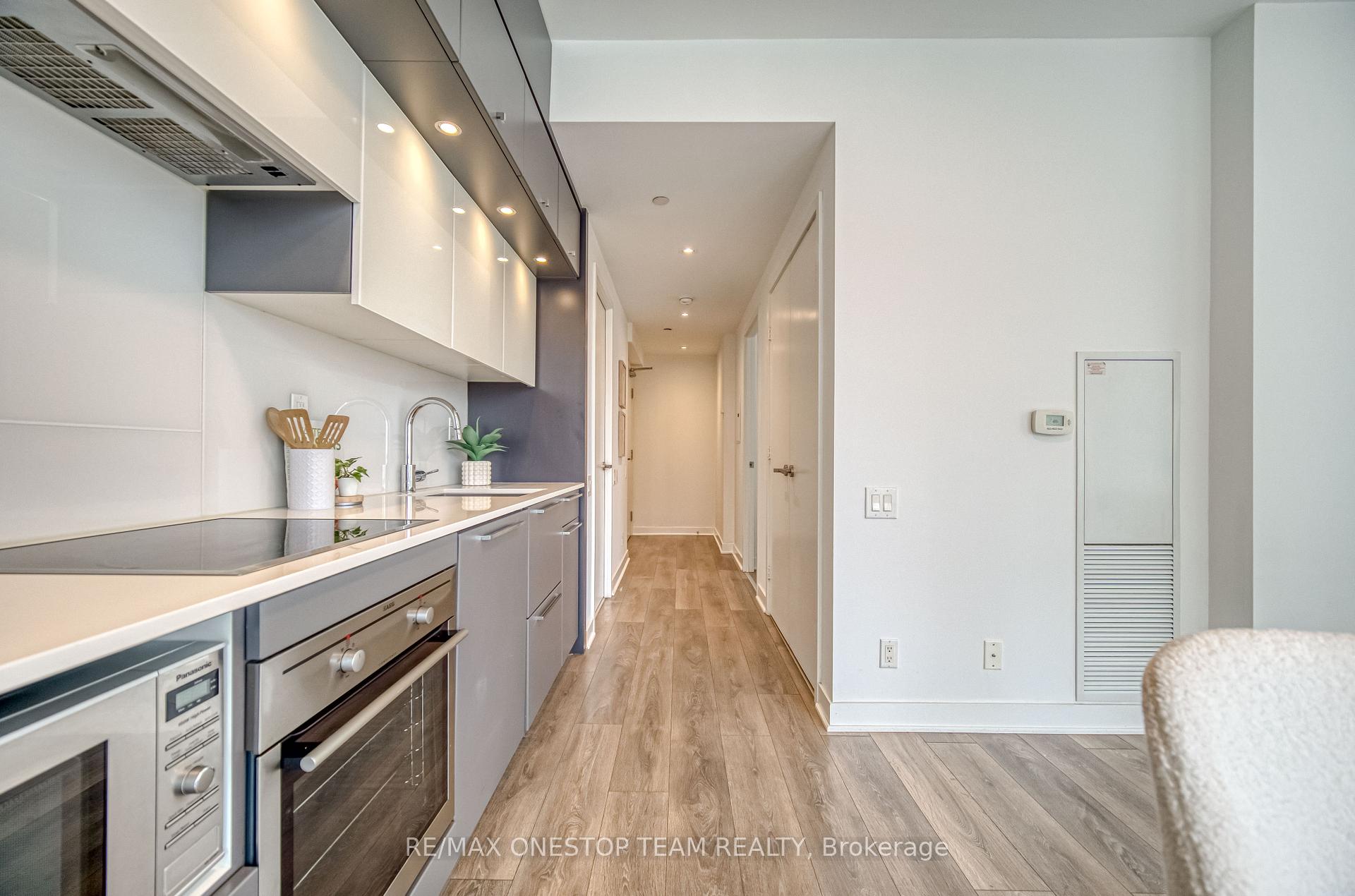 1 Bedroom Condo at 15 Grenville, Toronto For sale