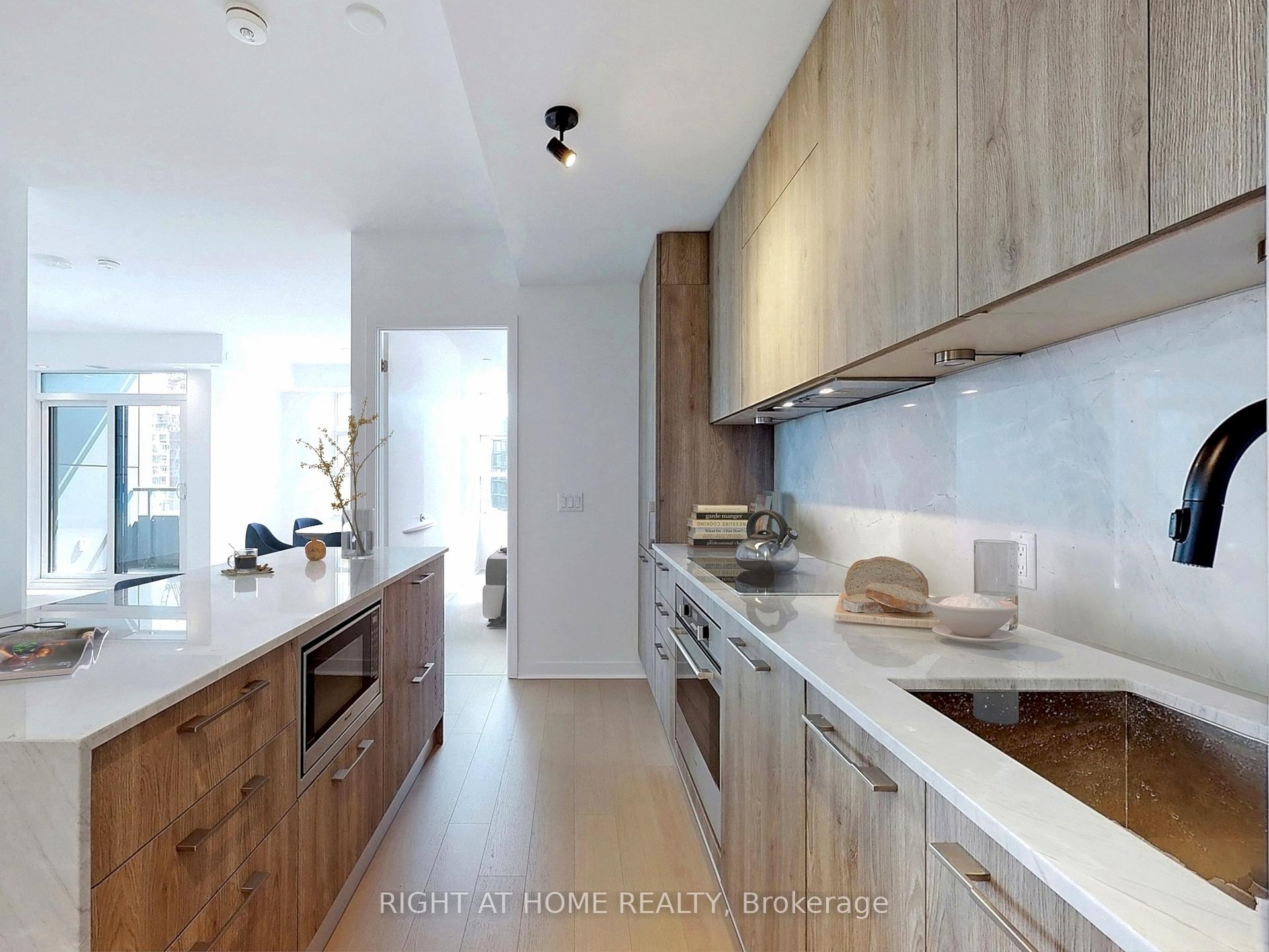 2 Bedrooms Condo at 501 Adelaide, Toronto For sale