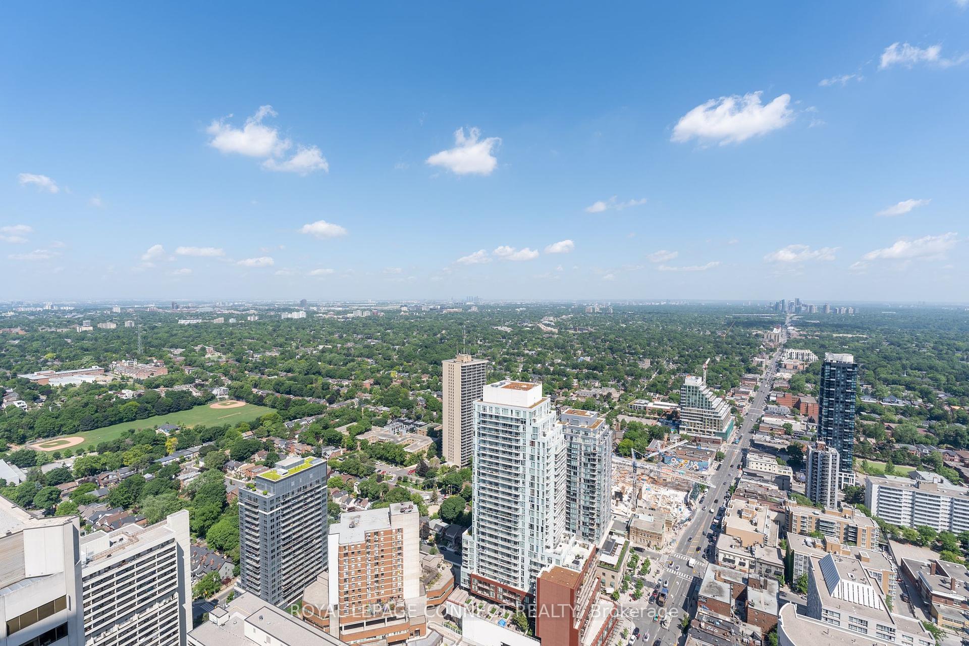 2 Bedrooms Condo at 8 Eglinton, Toronto For sale