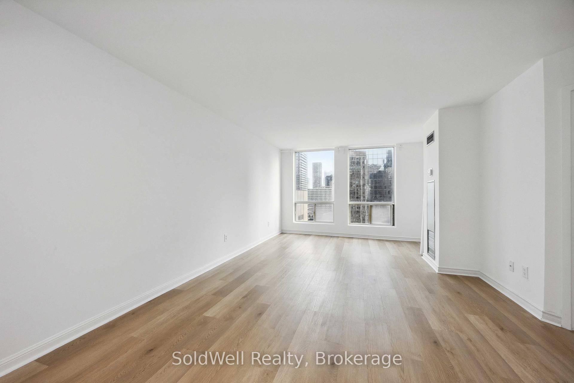 2 Bedrooms Condo at 25 Grenville,  Toronto For sale
