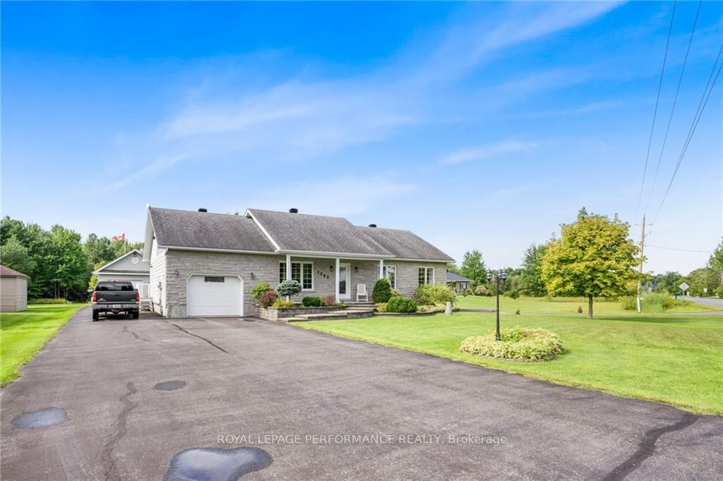 1582 SANDY HILL Road, Champlain, ON K6A 2R2