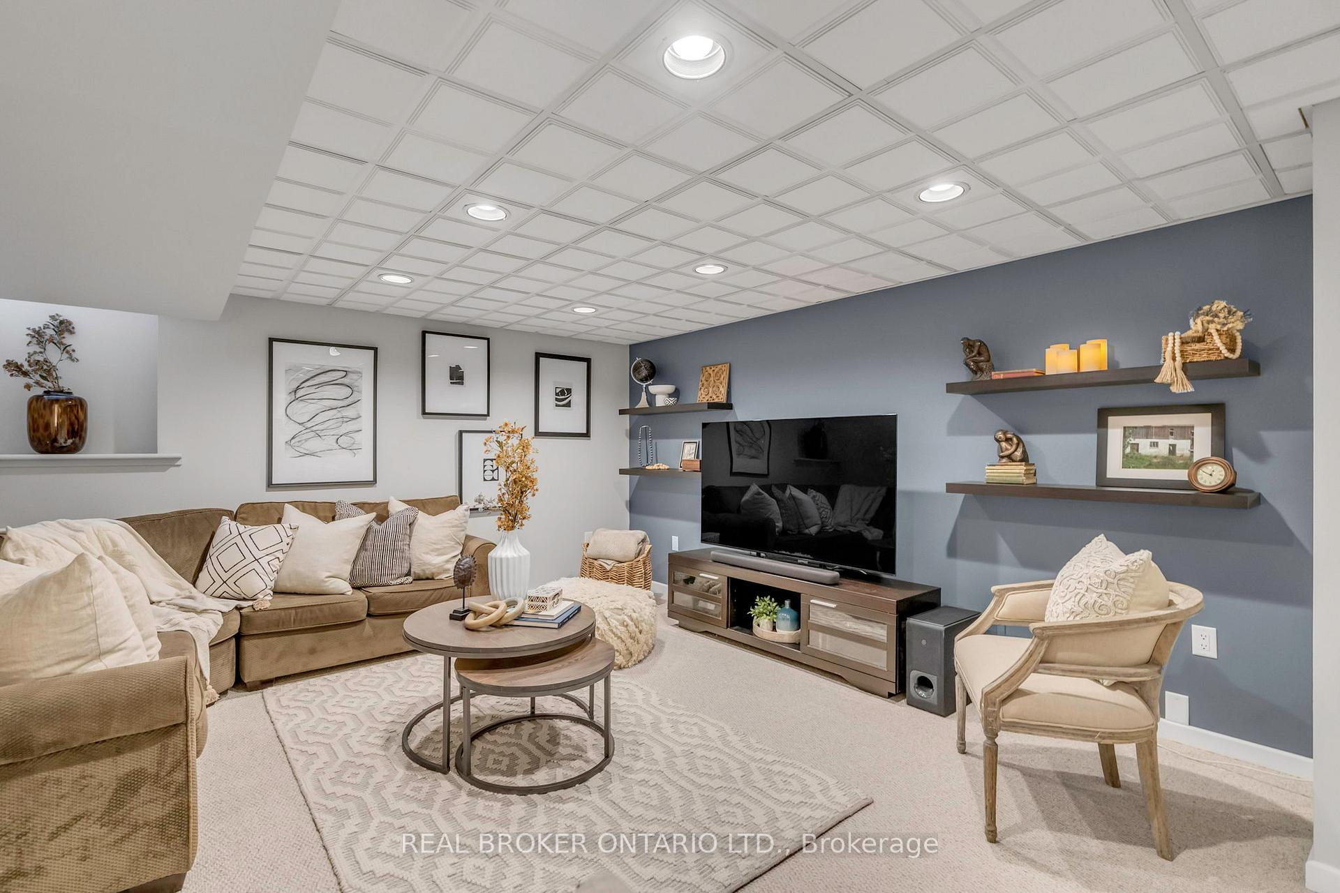2 Bedrooms Condo at 2015 Cleaver, Burlington For sale