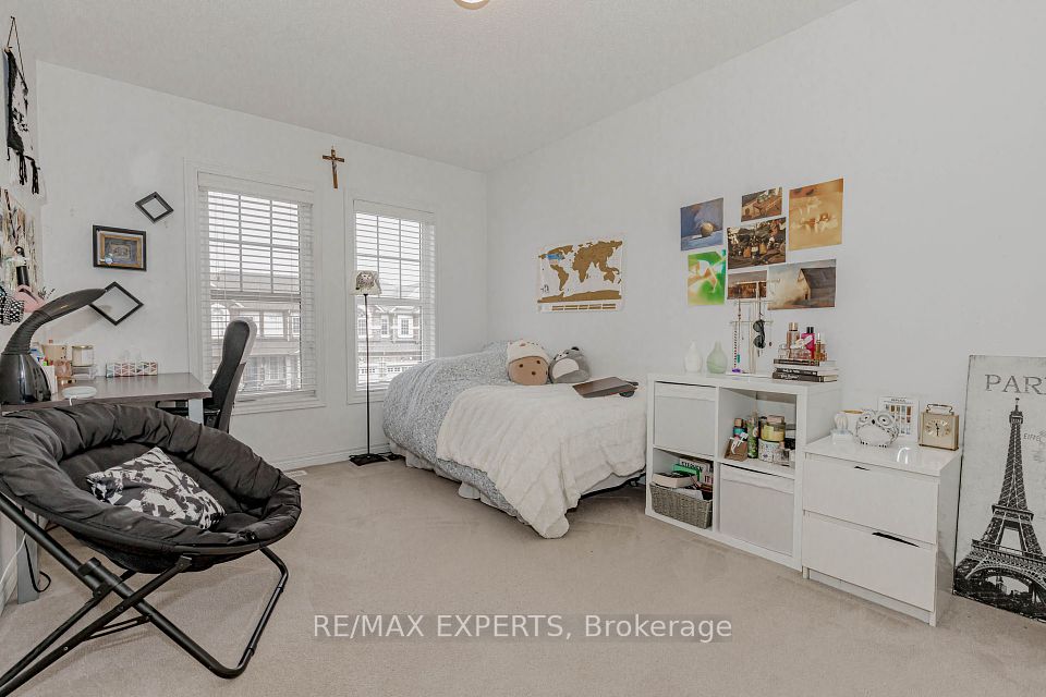 32 Ivor Crescent