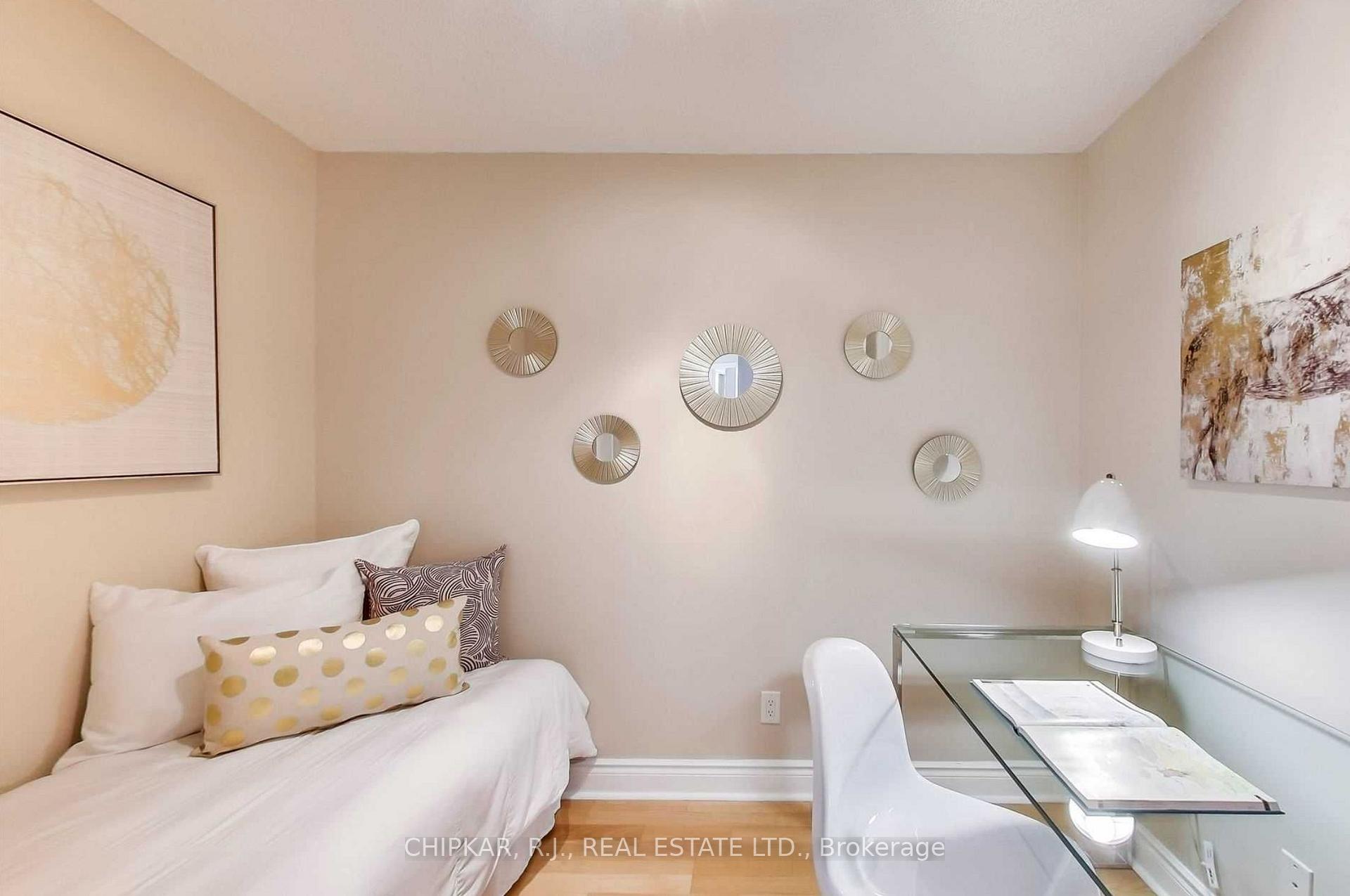 3 Bedrooms Condo at 15 Northtown,  Toronto For sale