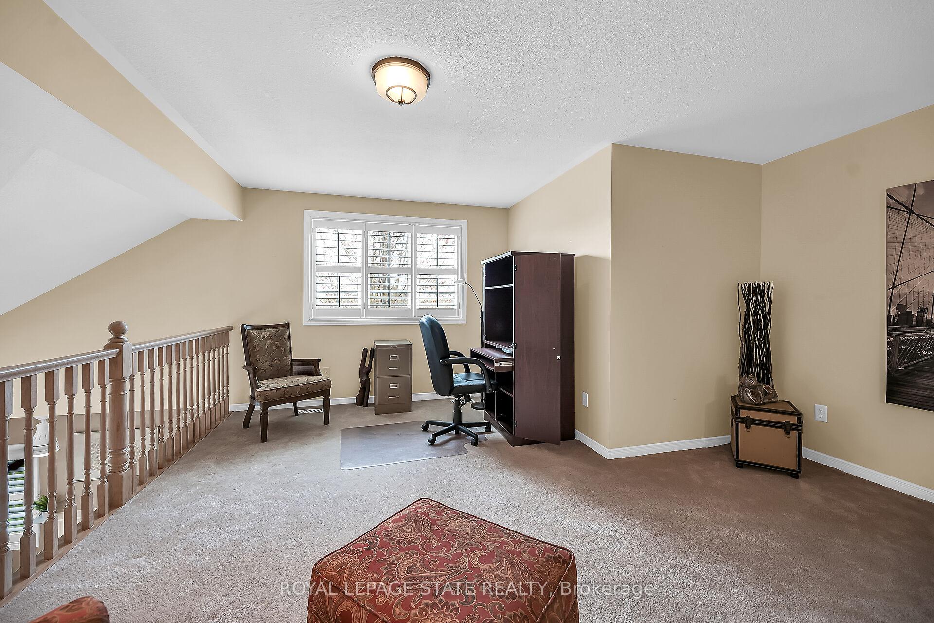 3 Bedrooms Condo at 212 Stonehenge,  Hamilton For sale