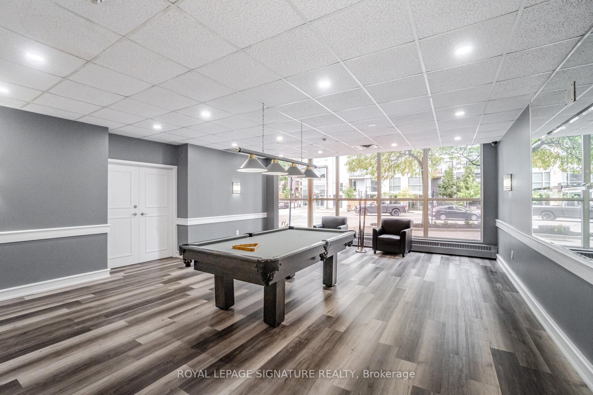 3 Bedrooms Condo at 250 Webb, Mississauga For sale