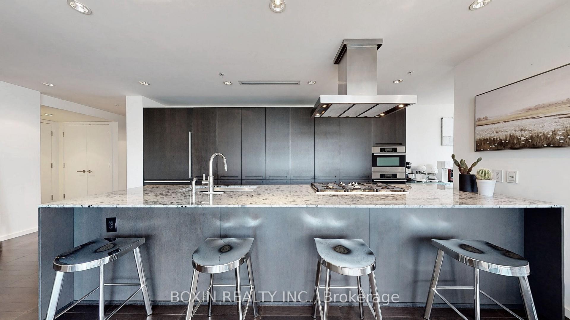 2 Bedrooms Condo at 180 University,  Toronto For sale