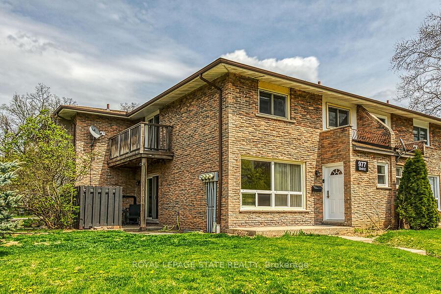 3 Bedrooms Condo at 977 Francis,  Burlington For sale