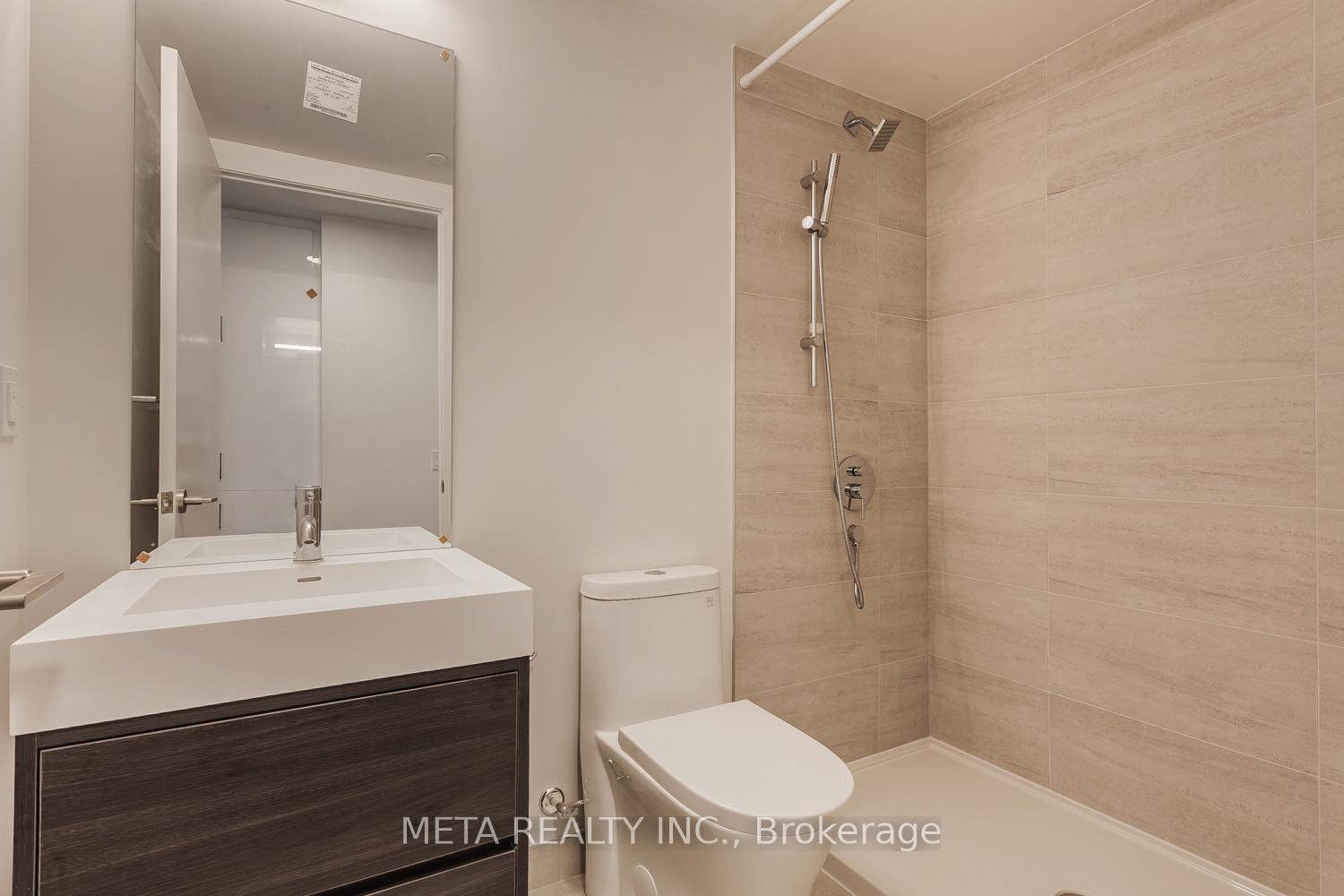 2 Bedrooms Condo at 9 Tecumseth, Toronto For sale