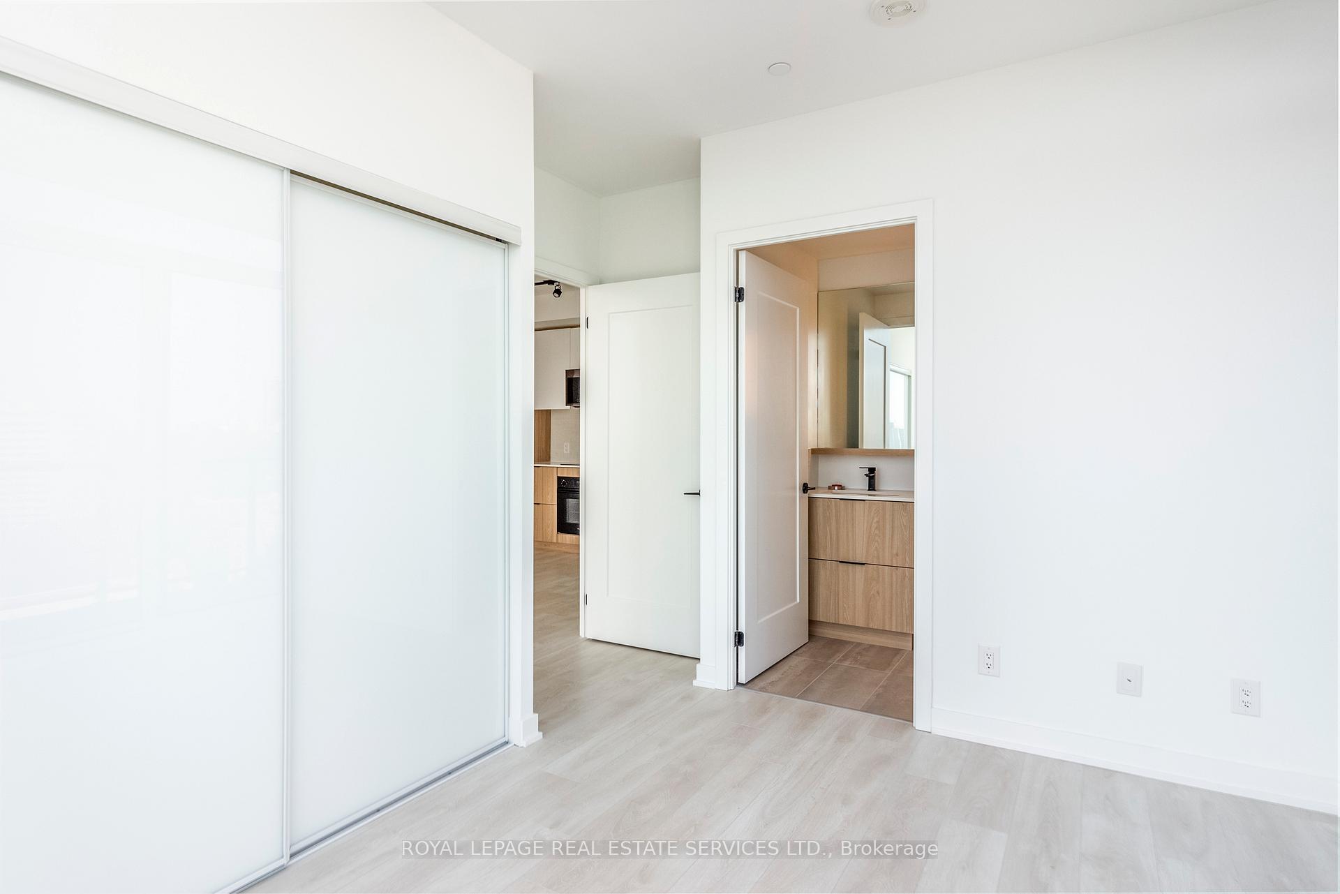 2 Bedrooms Condo at 5 Defries, Toronto For sale