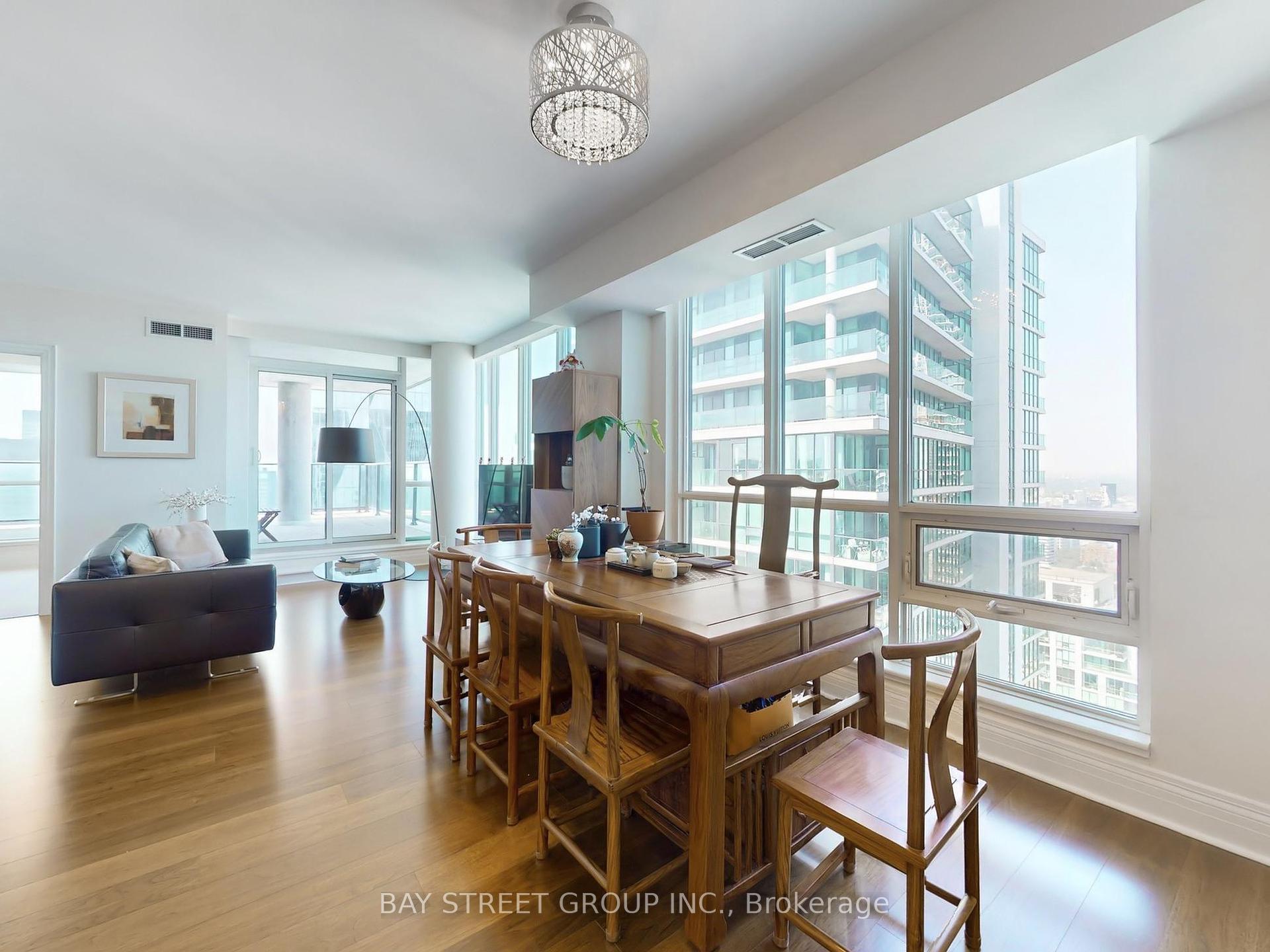 3 Bedrooms Condo at 33 BAY, Toronto For sale