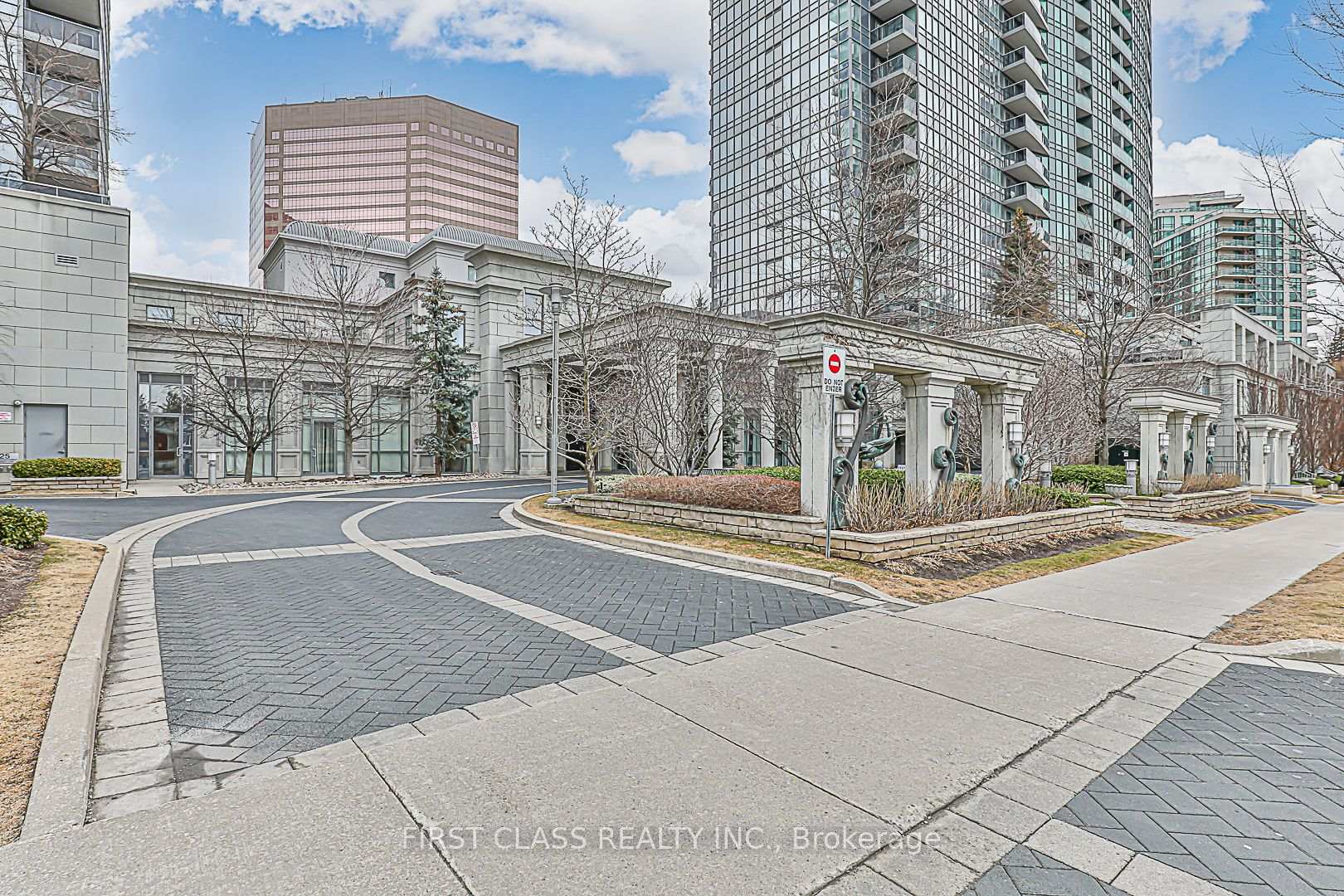 2 Bedrooms Condo at 15 Greenview,  Toronto For sale