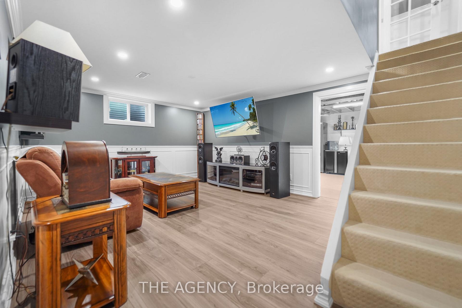 3 Bedrooms Condo at 965 Francis, Burlington For sale