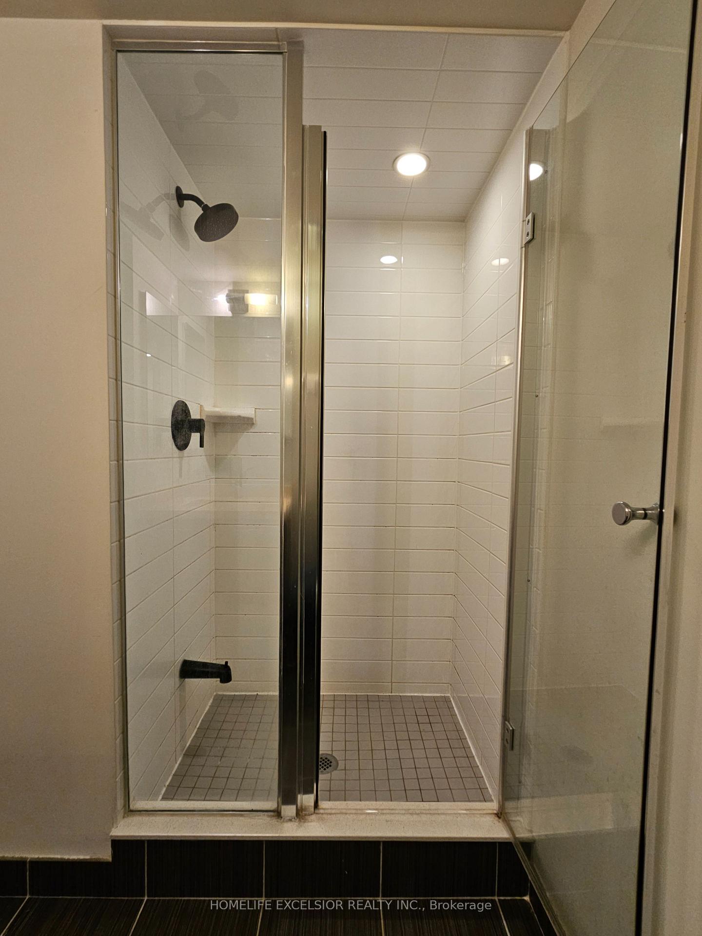 2 Bedrooms Condo at 135 Village Green,  Toronto For sale