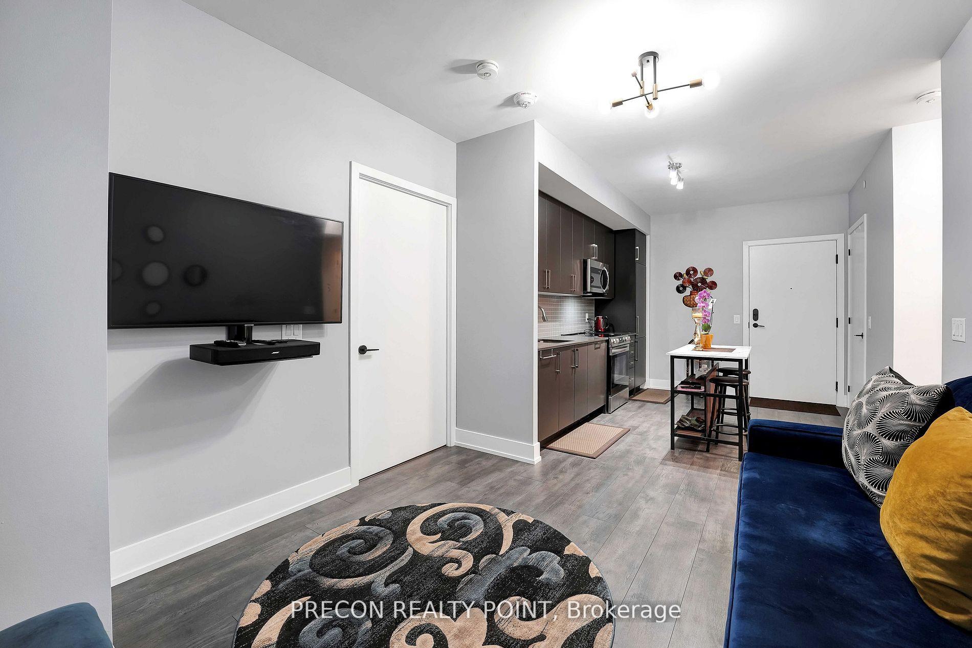 2 Bedrooms Condo at 2450 Old Bronte, Oakville For sale
