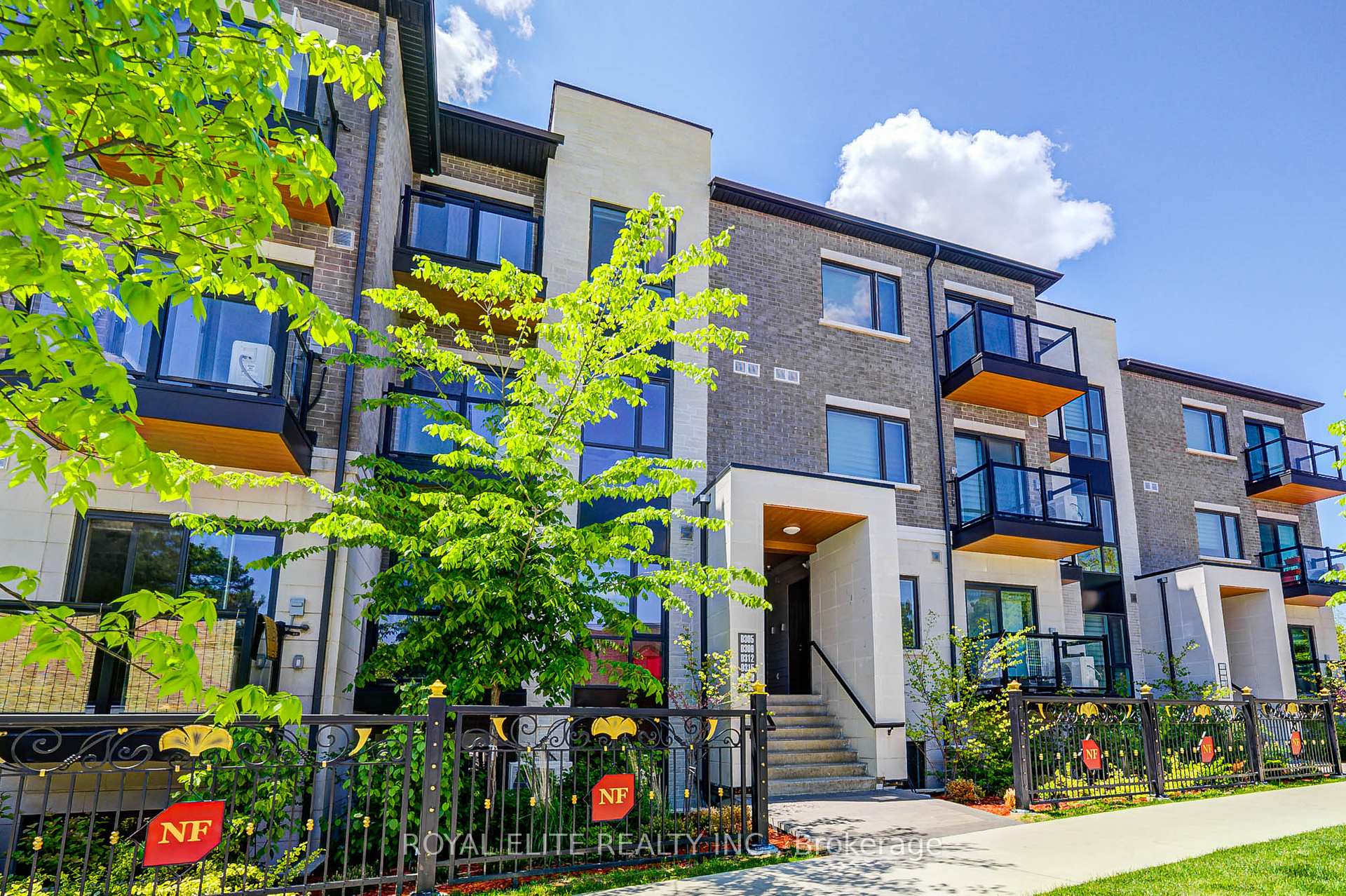 3 Bedrooms Condo at 200 Chester Le, Toronto For sale