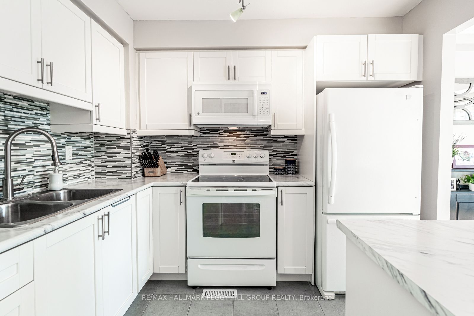 52 Adelaide Street, #15