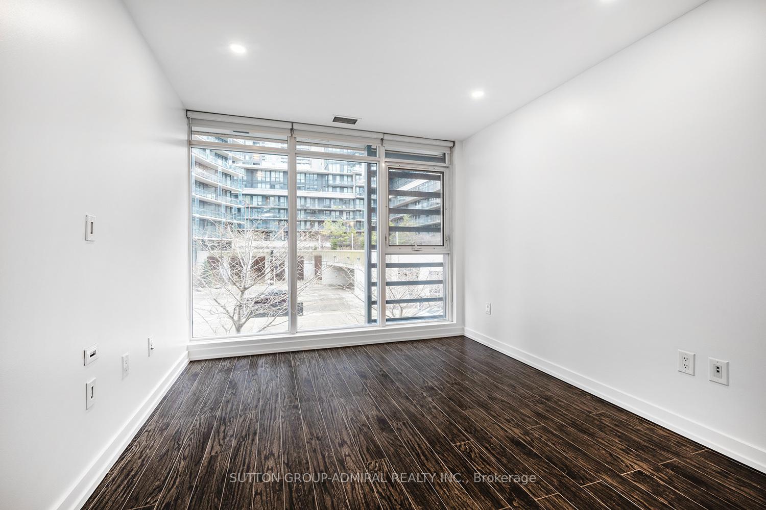 3 Bedrooms Condo at 18 Capreol, Toronto For sale
