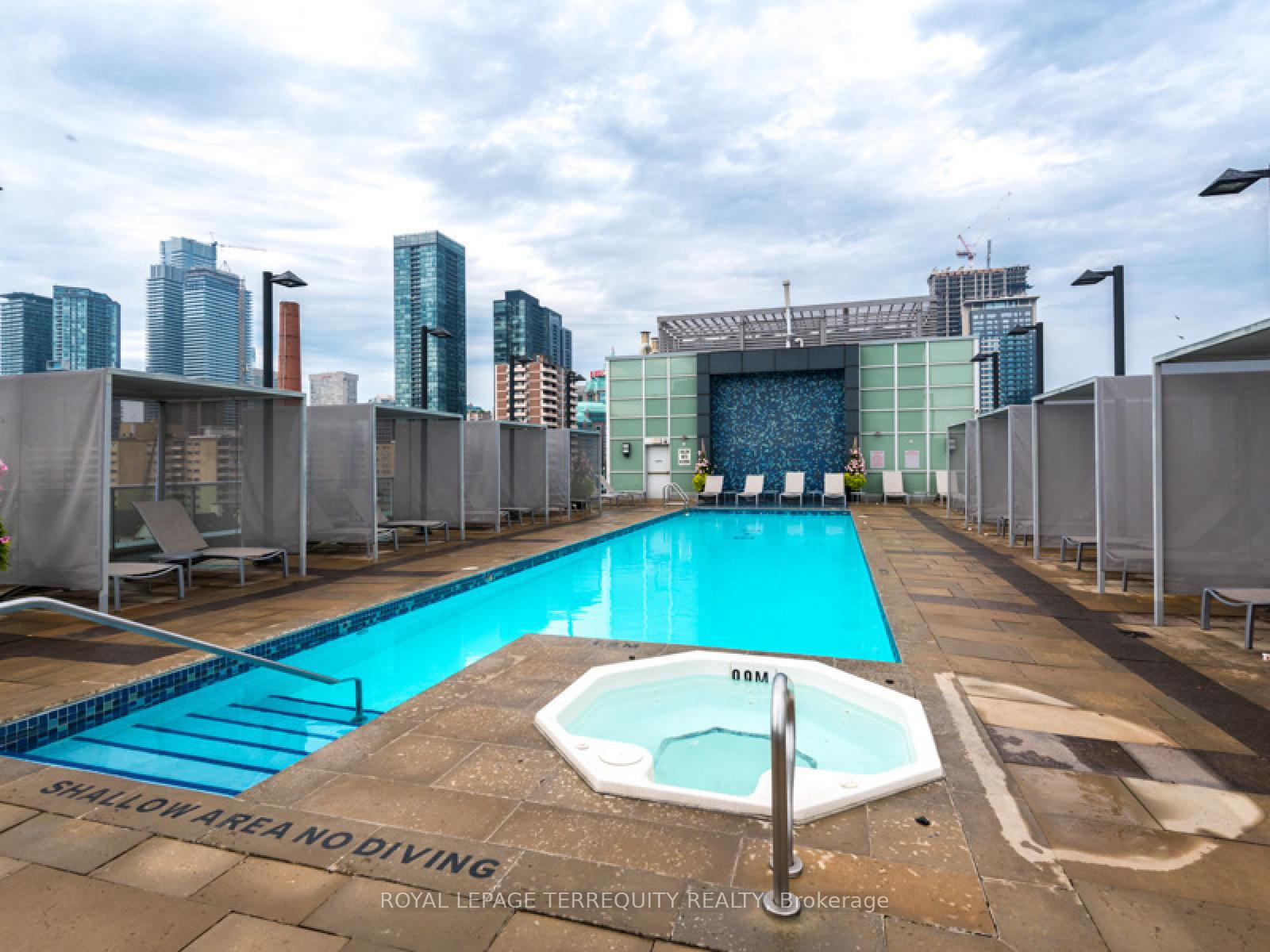 2 Bedrooms Condo at 120 Homewood, Toronto For sale