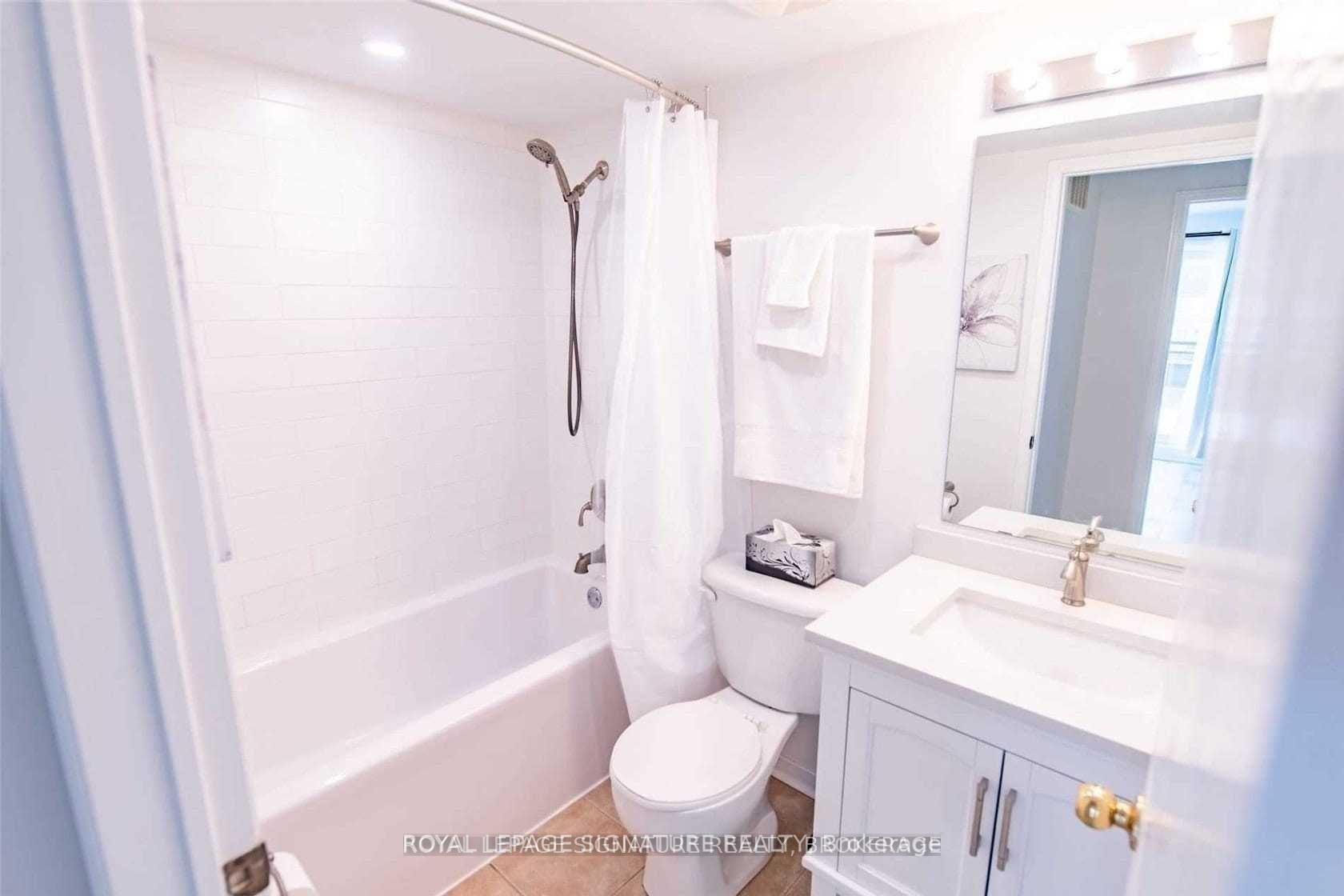 2 Bedrooms Condo at 4975 Southampton, Mississauga For sale