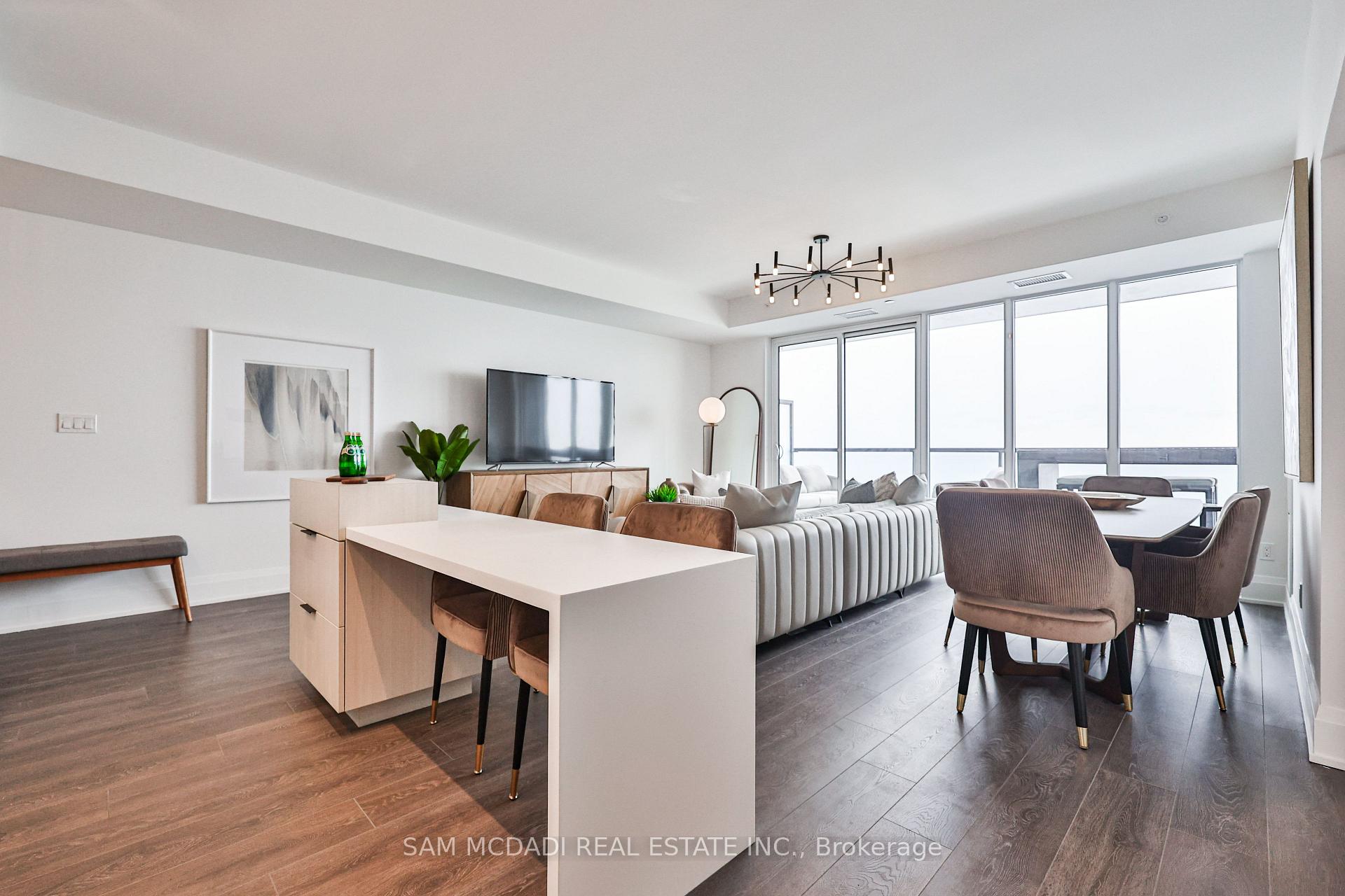 3 Bedrooms Condo at 370 Martha, Burlington For sale